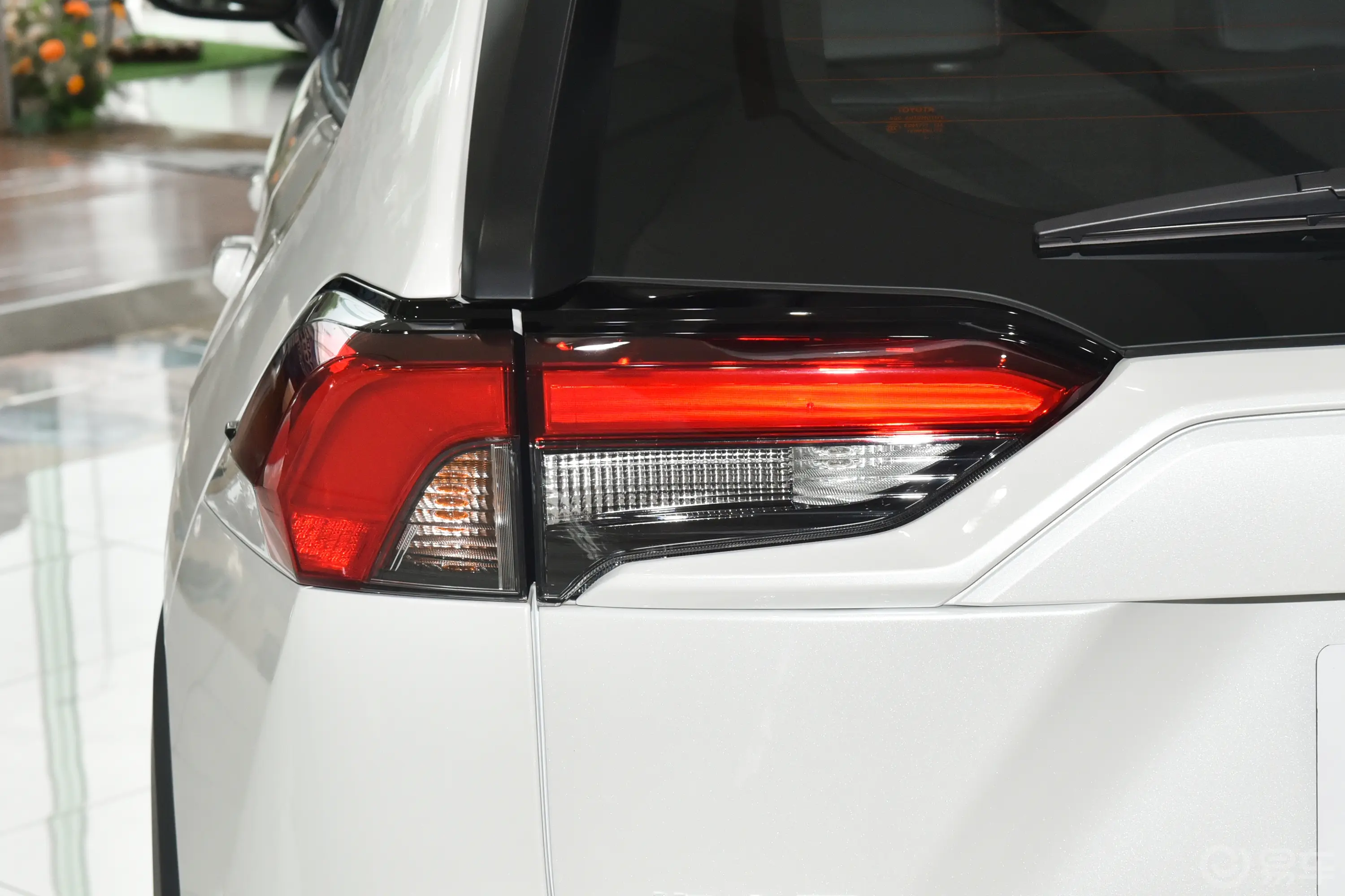 RAV4荣放 双擎E+2.5L 四驱豪华Pro版外观灯组