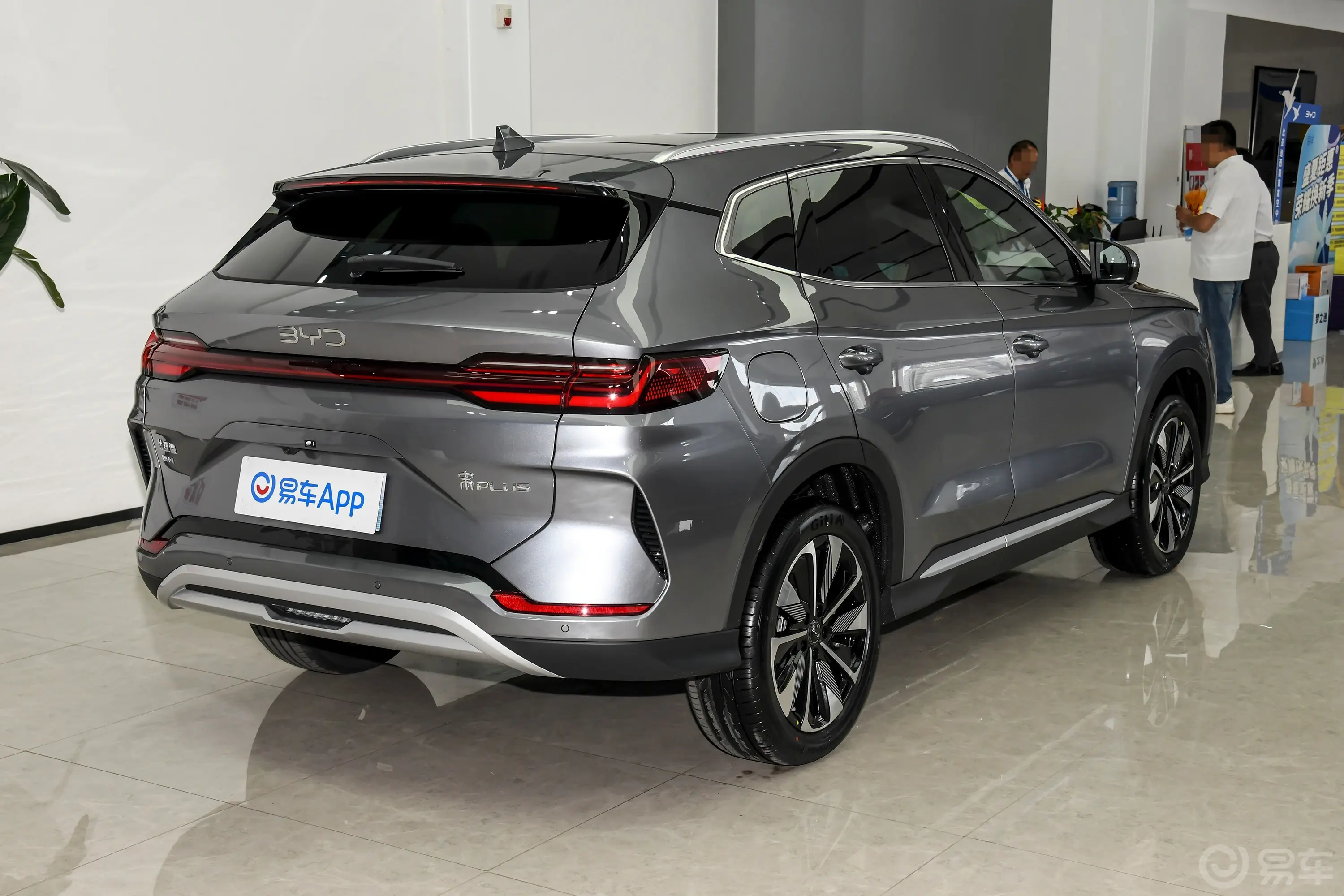 宋PLUS新能源DM-i 1.5L 160km 旗舰型侧后45度车头向右水平
