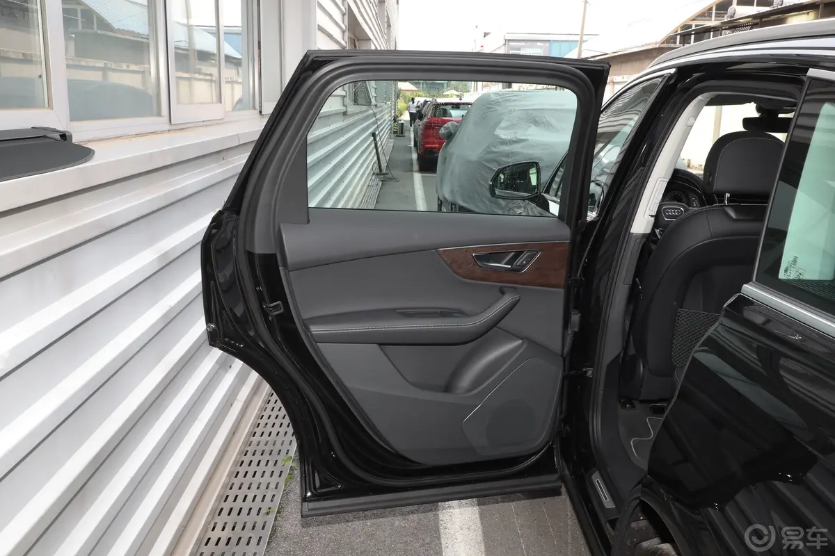 奥迪Q745 TFSI quattro S line运动型 7座后排功能