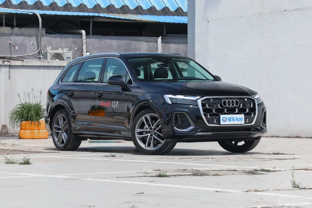 奥迪Q745 TFSI quattro S line运动型 7座侧前45度车头向右水平