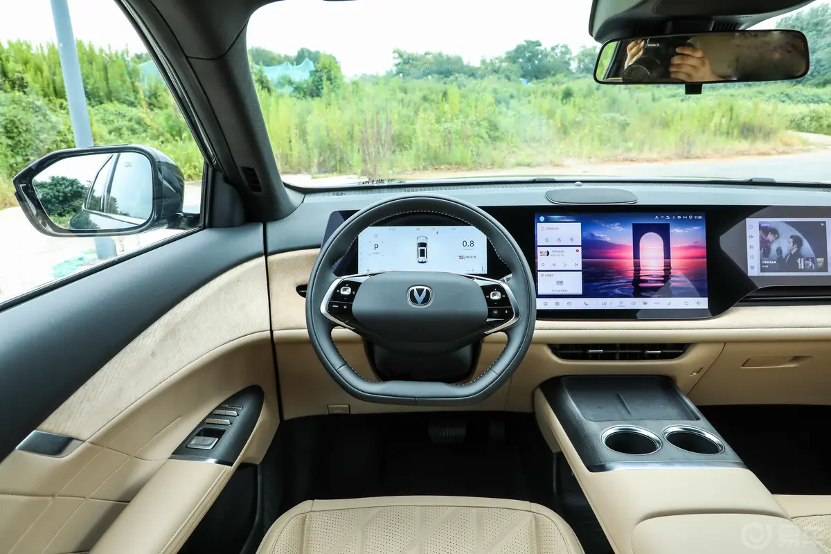 长安CS75PLUS第四代 1.5T 新蓝鲸智慧旗舰型驾驶位区域