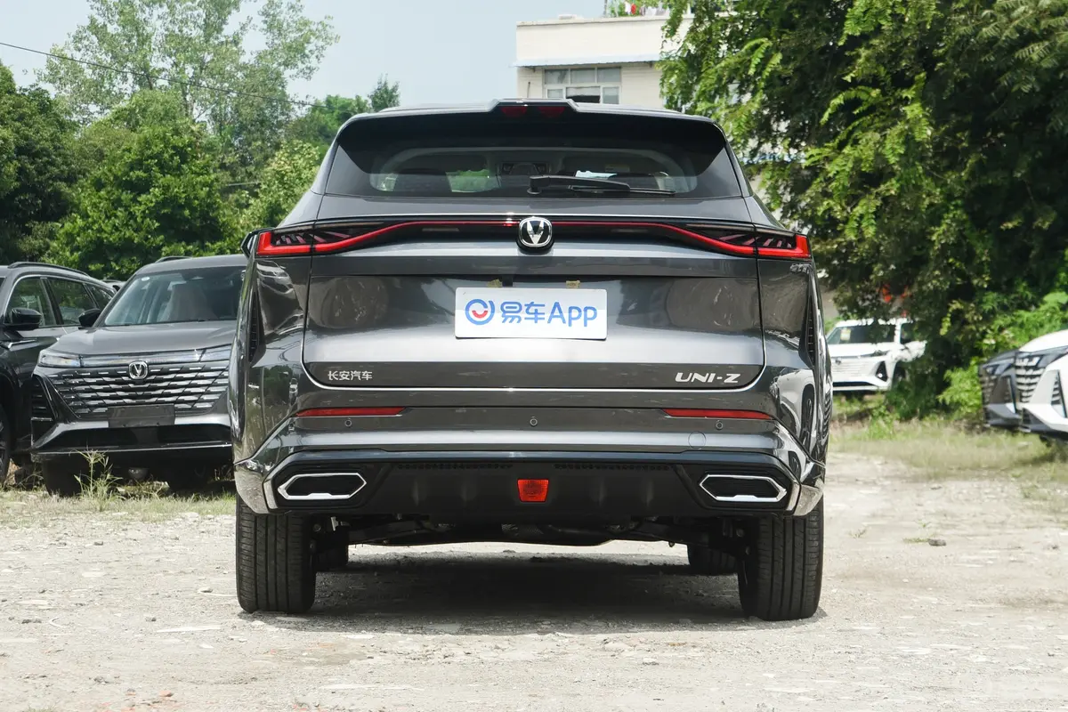 长安UNI-Z新能源蓝鲸智电iDD 1.5L 125km 领先型正后水平