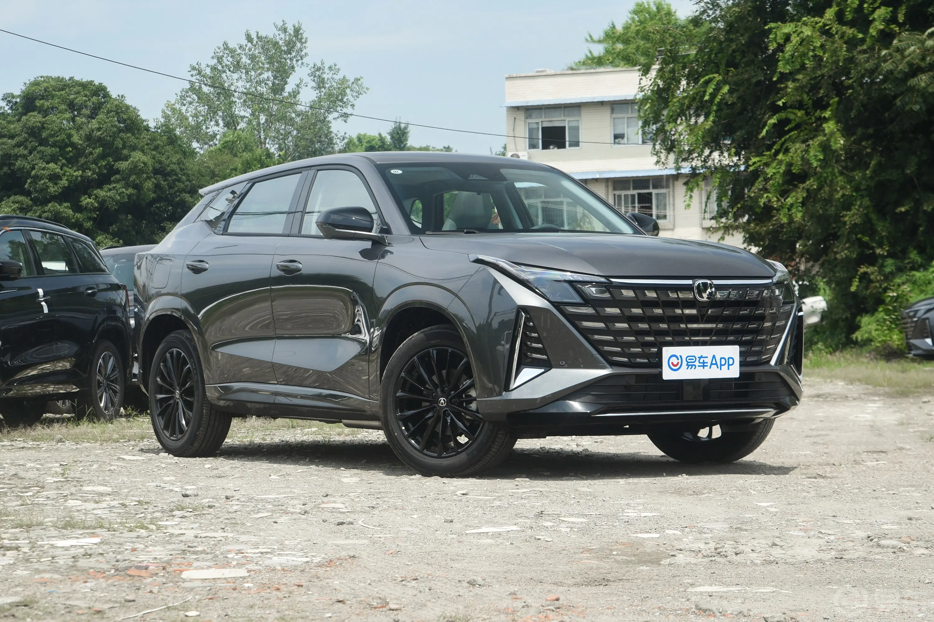 长安UNI-Z新能源蓝鲸智电iDD 1.5L 125km 领先型侧前45度车头向右水平