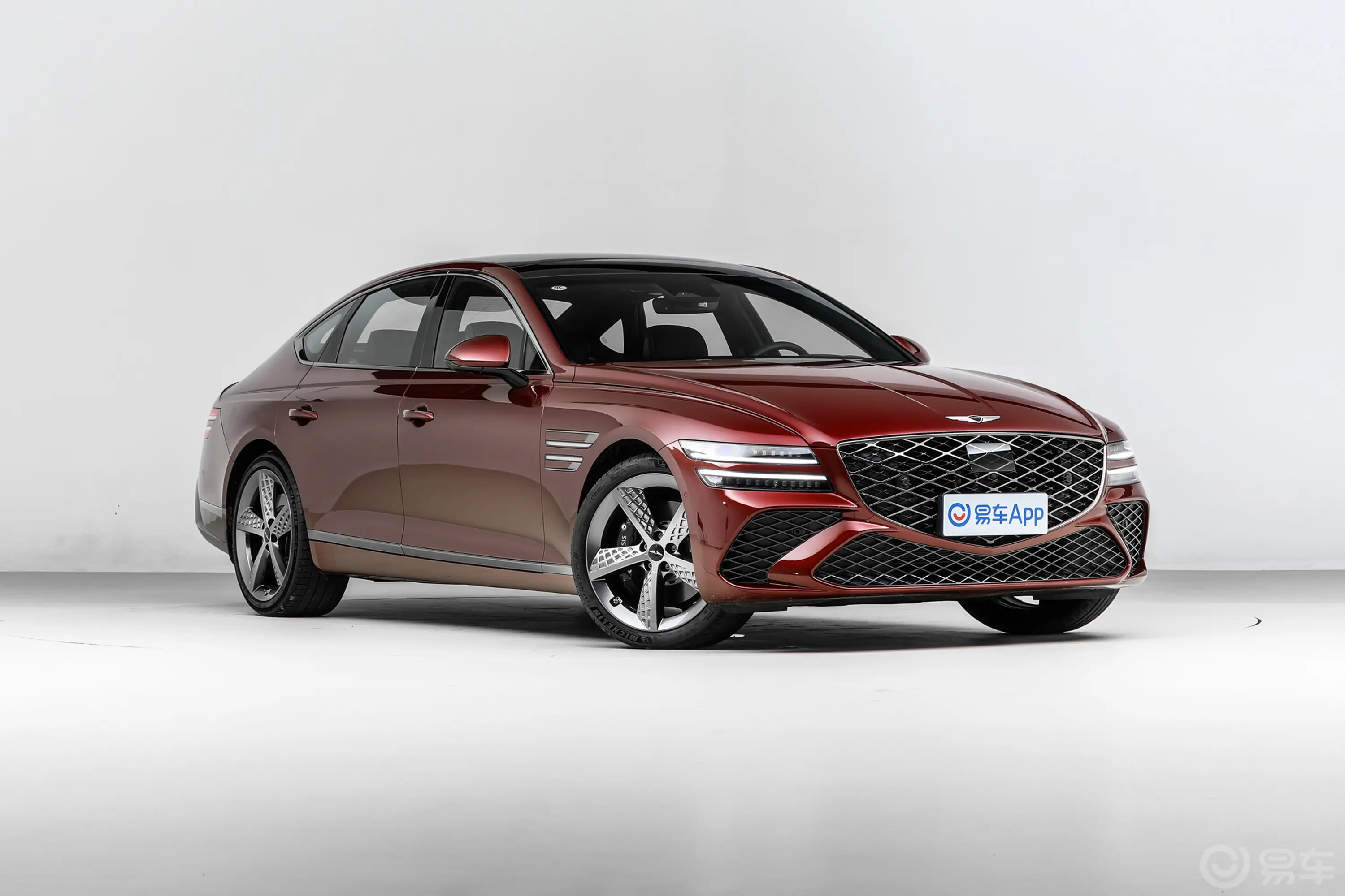 捷尼赛思G802.5T 四驱旗舰版侧前45度车头向右水平
