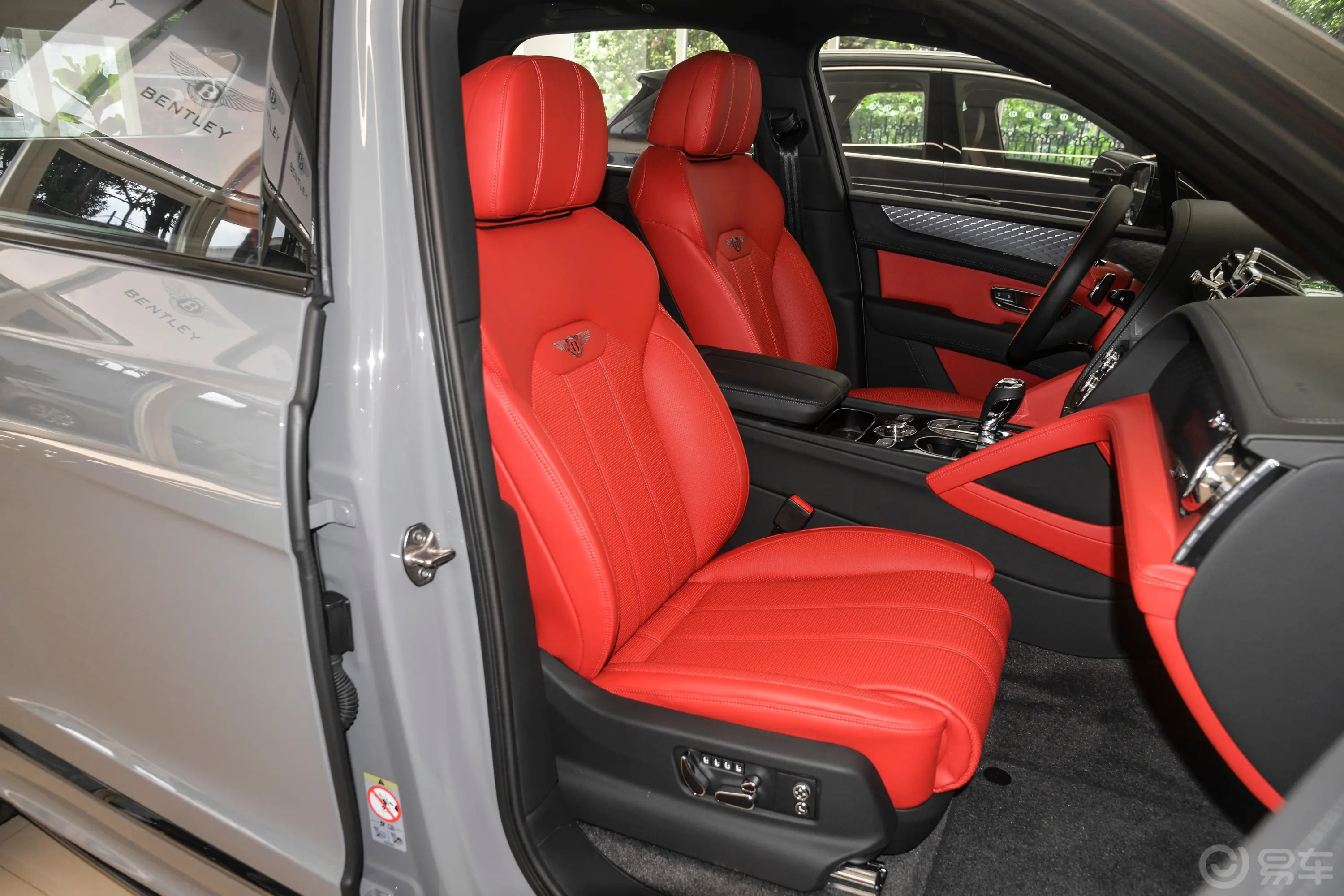 添越4.0T V8 S副驾驶座椅