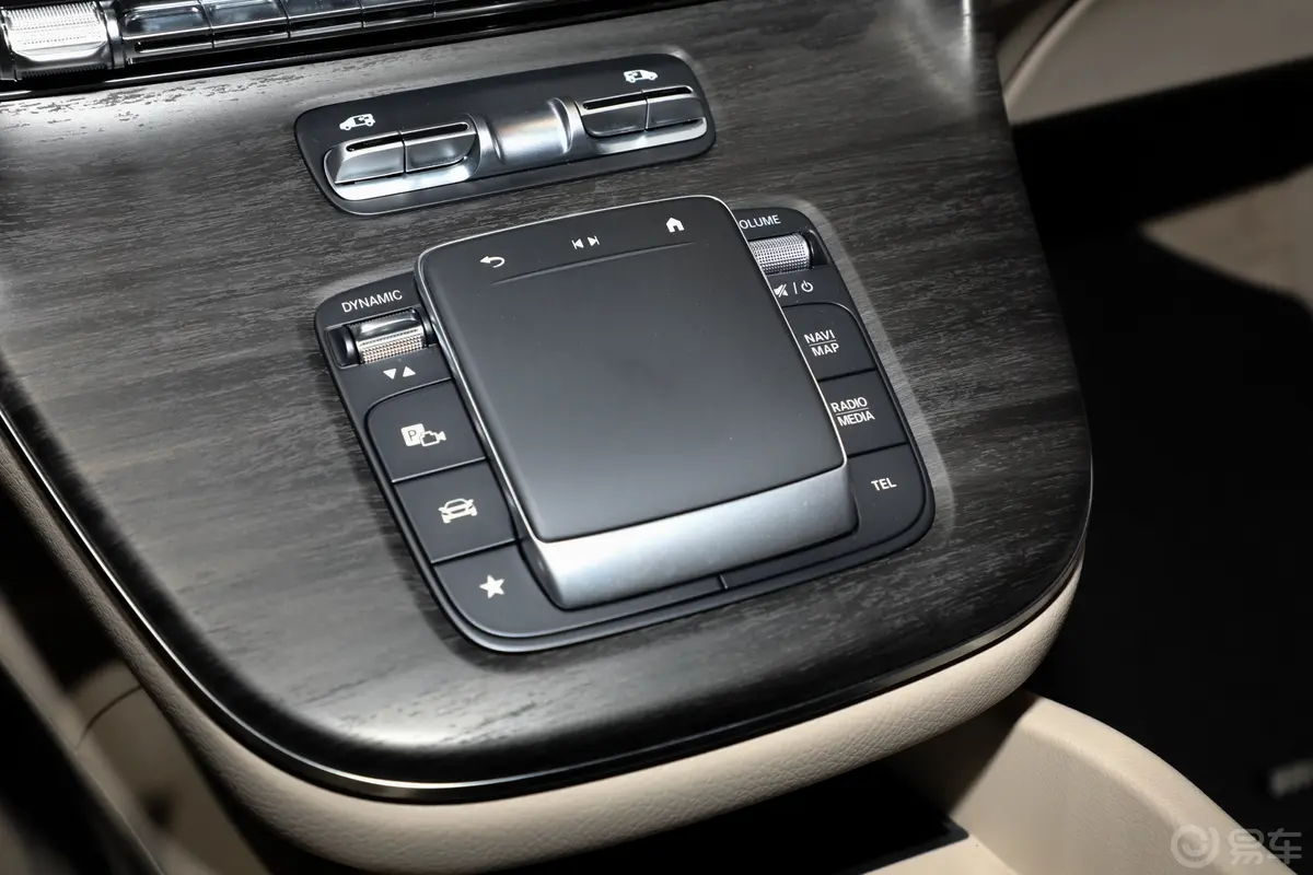 奔驰V级V 300 L 长轴距尊贵版内饰