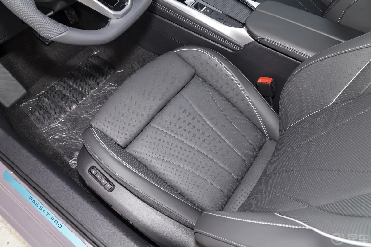 帕萨特Pro 380TSI 龙尊版主驾驶位