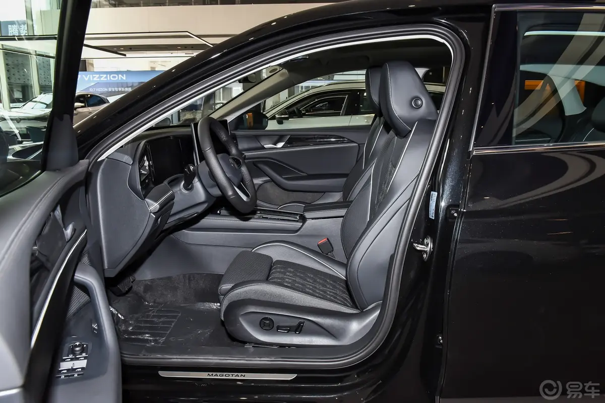 迈腾380TSI 尊贵版大迈包主驾驶位
