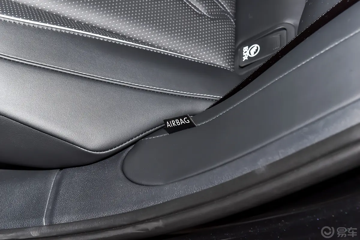 迈腾380TSI 尊贵版大迈包后排功能