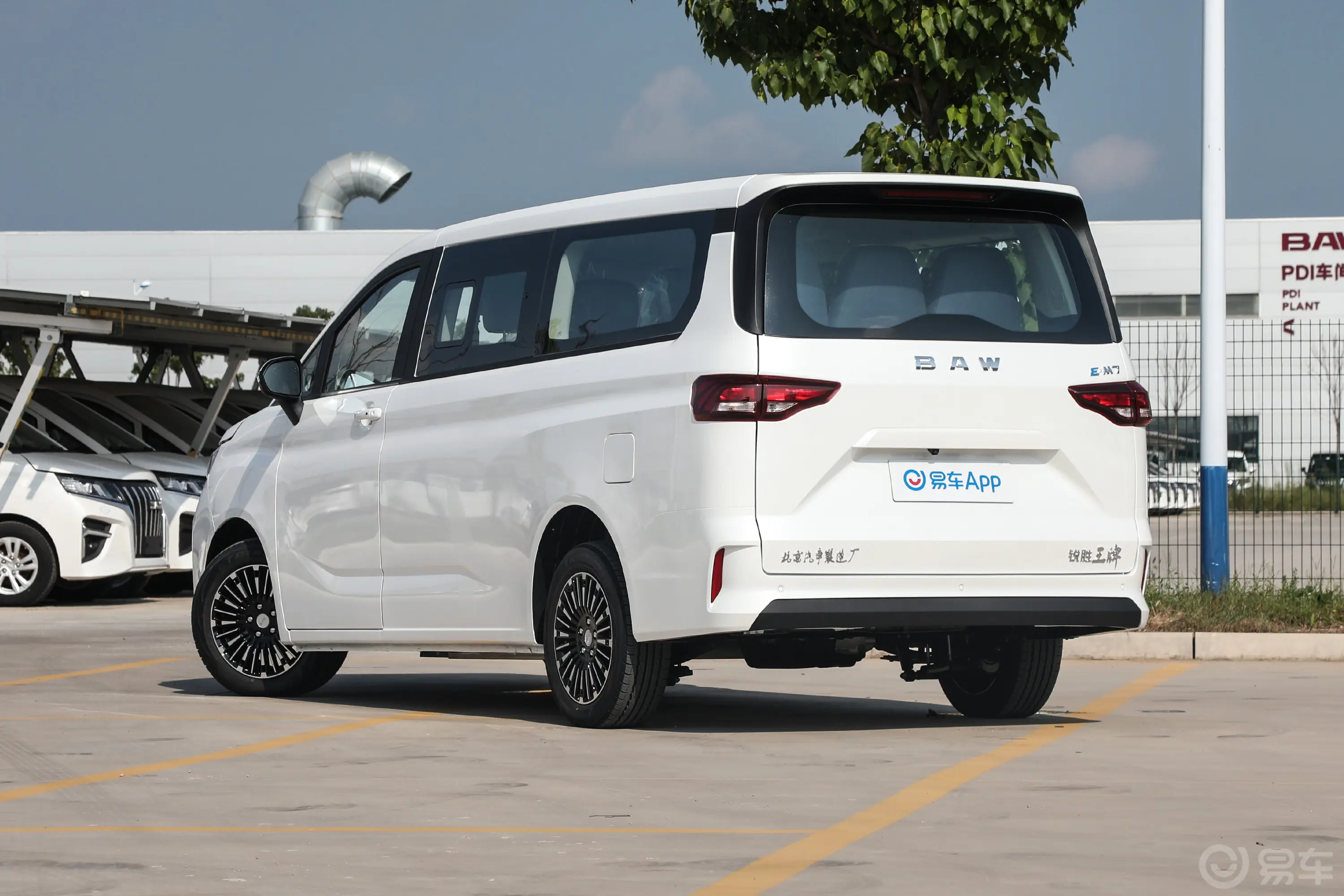 锐胜王牌M7新能源505km 中级尊贵营运版 9座侧后45度车头向左水平