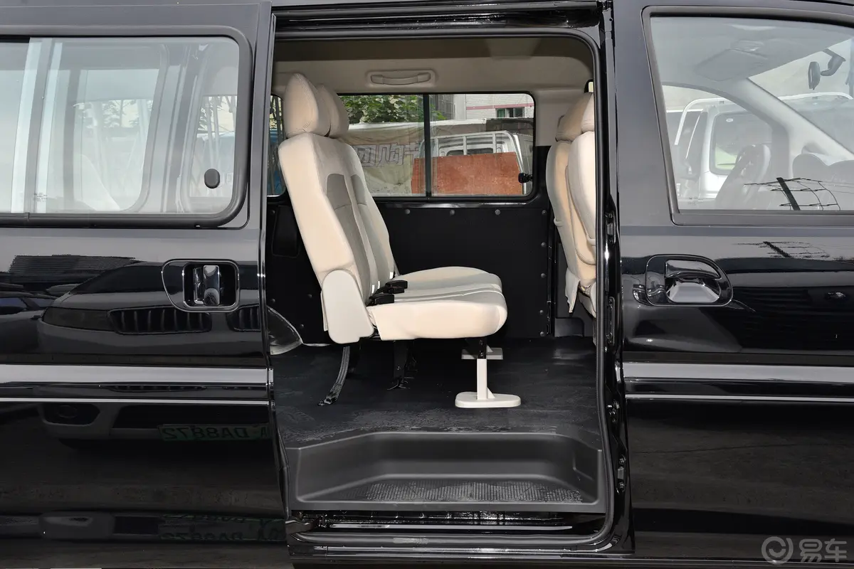 菱智1.6L 手动特供型 7座 CNG后排空间