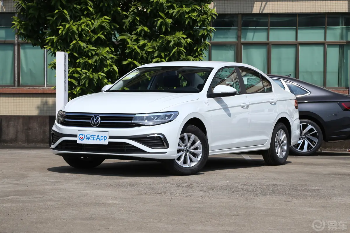 宝来200TSI 手动畅行版侧前45度车头向左水平