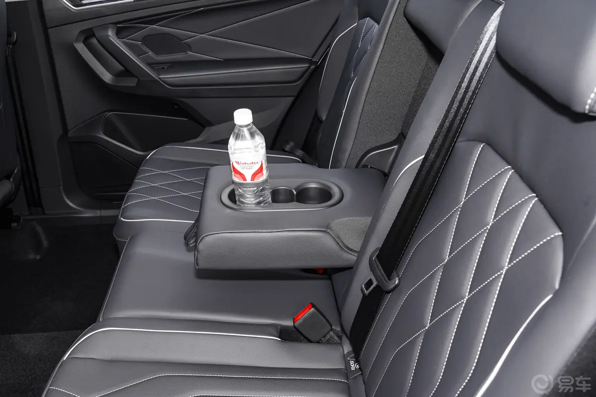 途观L330TSI 两驱R-Line龙耀版 5座后排(第二排)杯架
