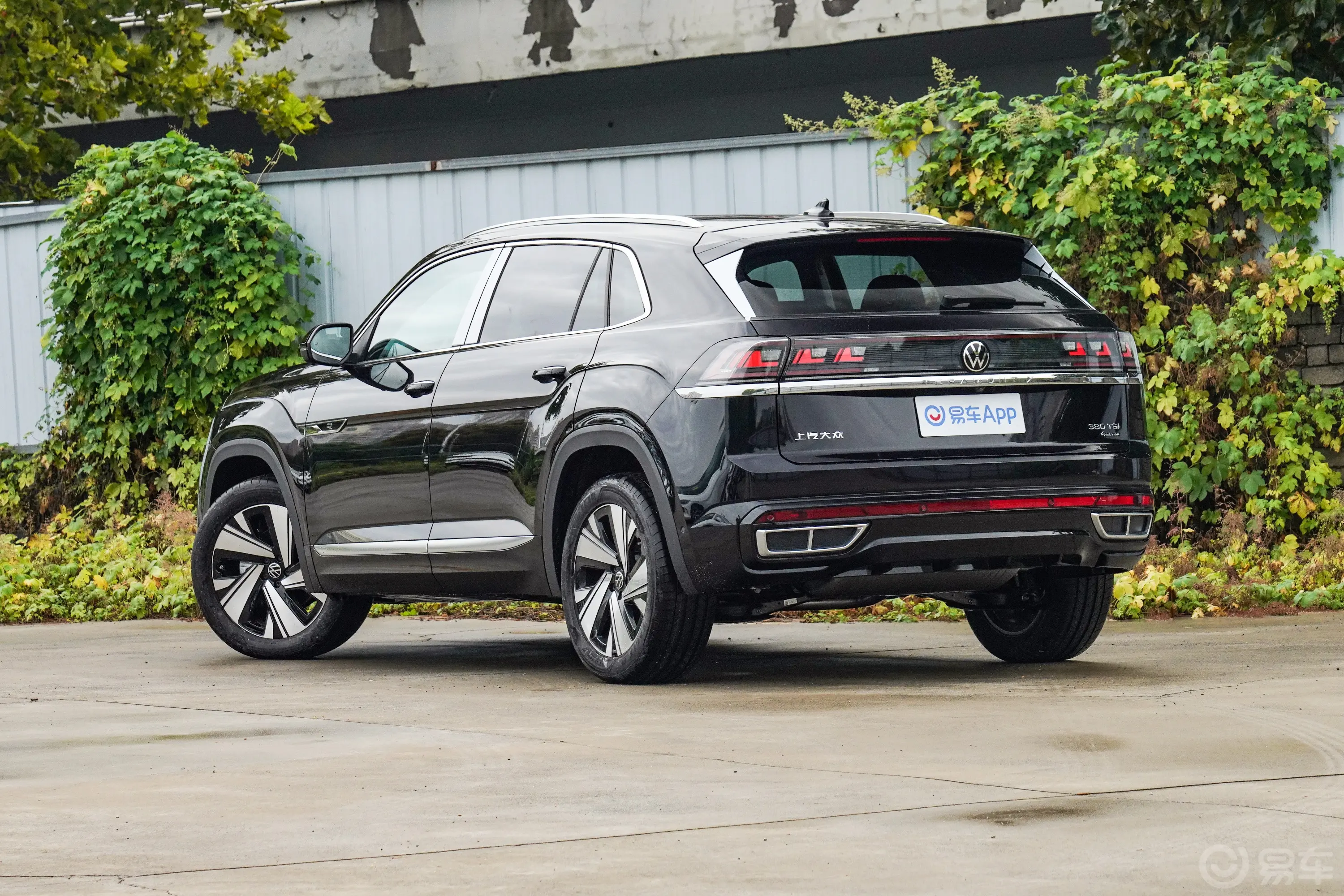 途昂途昂X 出众款 380TSI 四驱龙耀版侧后45度车头向左水平