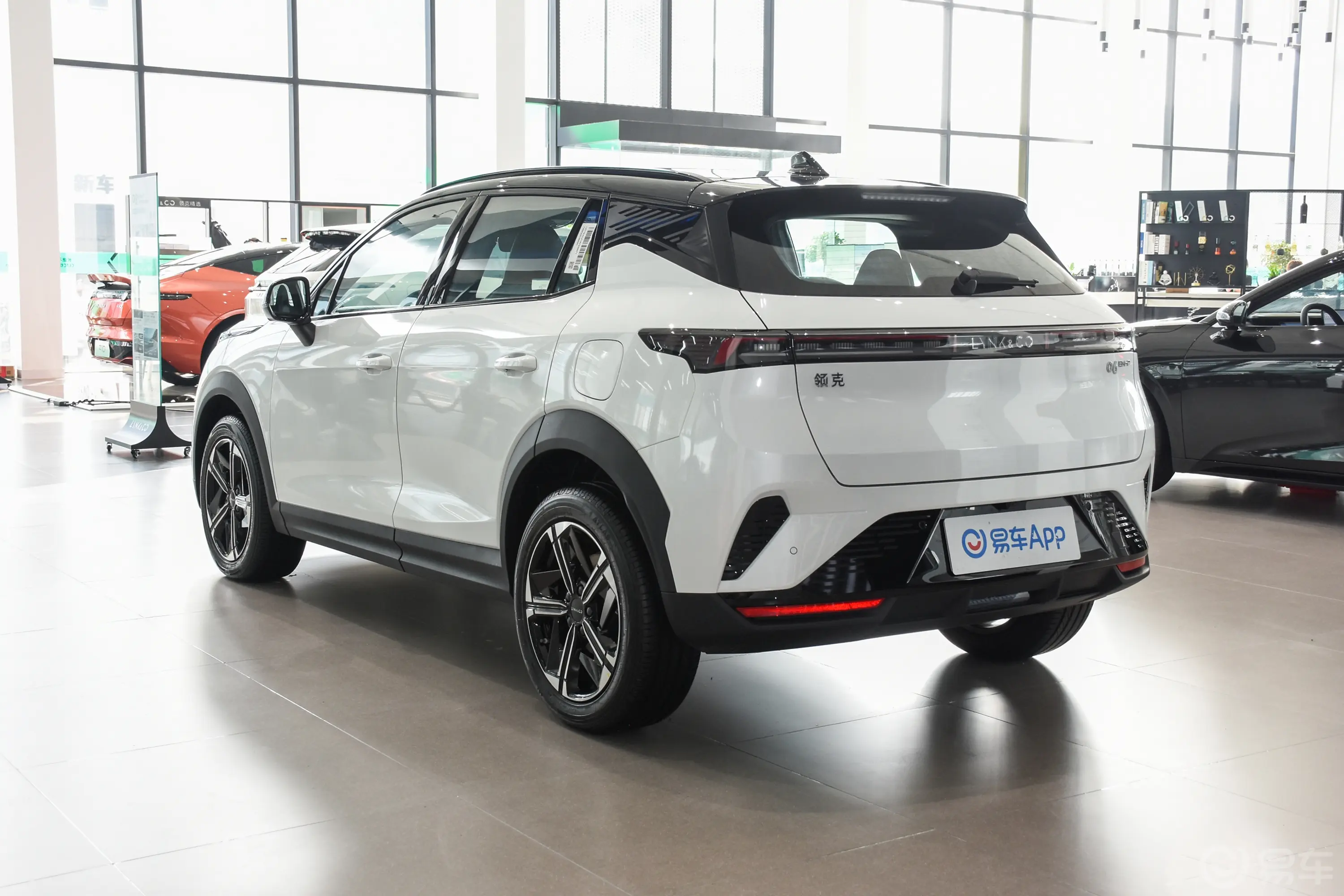 领克06 EM-PEM-P 1.5L 126km 长续航Max侧后45度车头向左水平