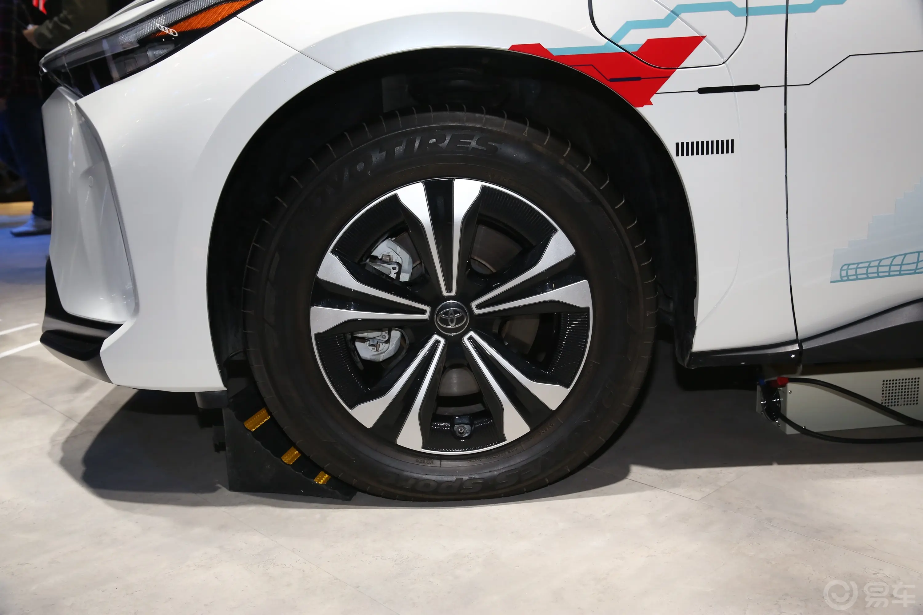 铂智4XRobotaxi概念车前轮毂造型
