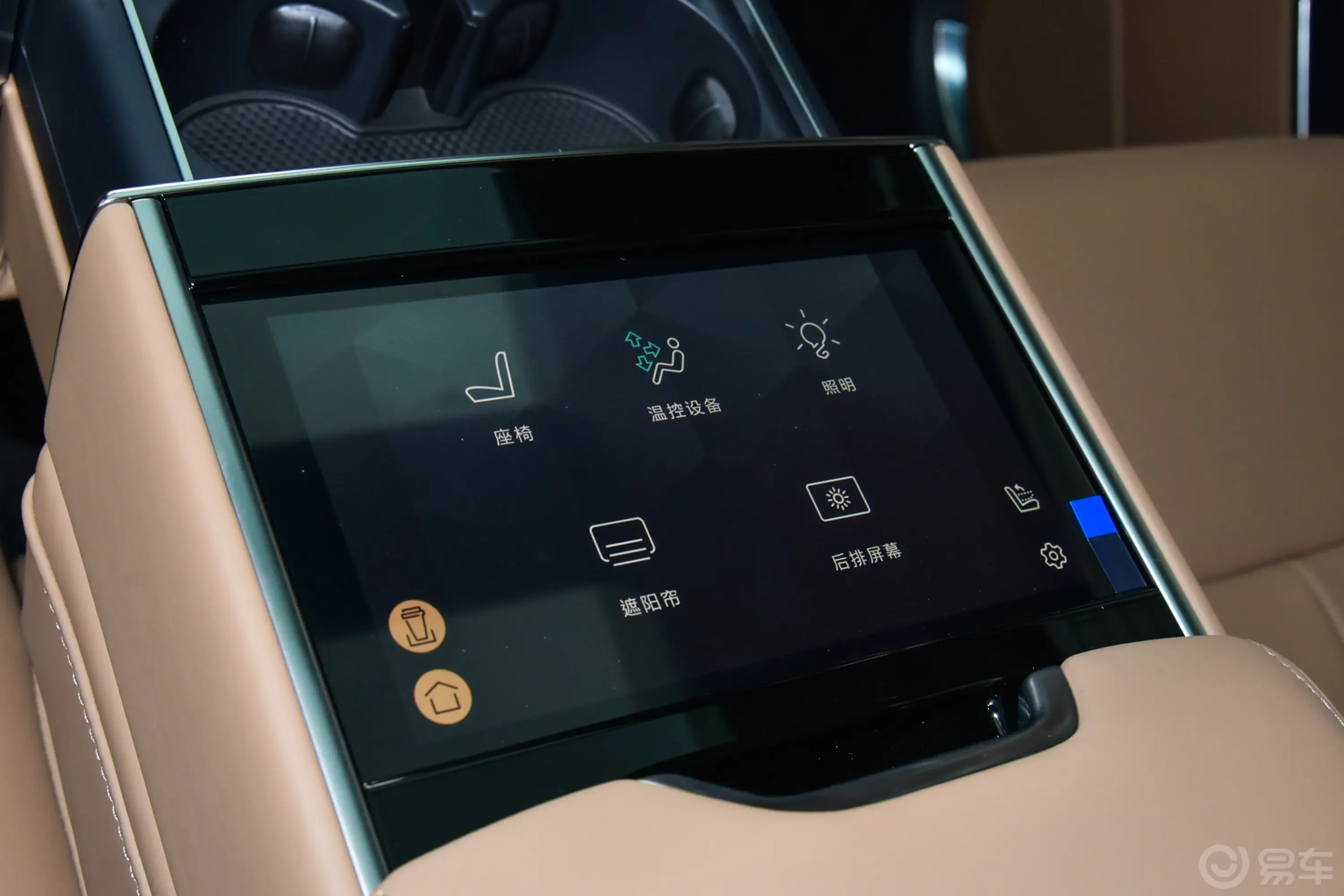 揽胜3.0 L6 400PS 创世加长版 5座后排功能