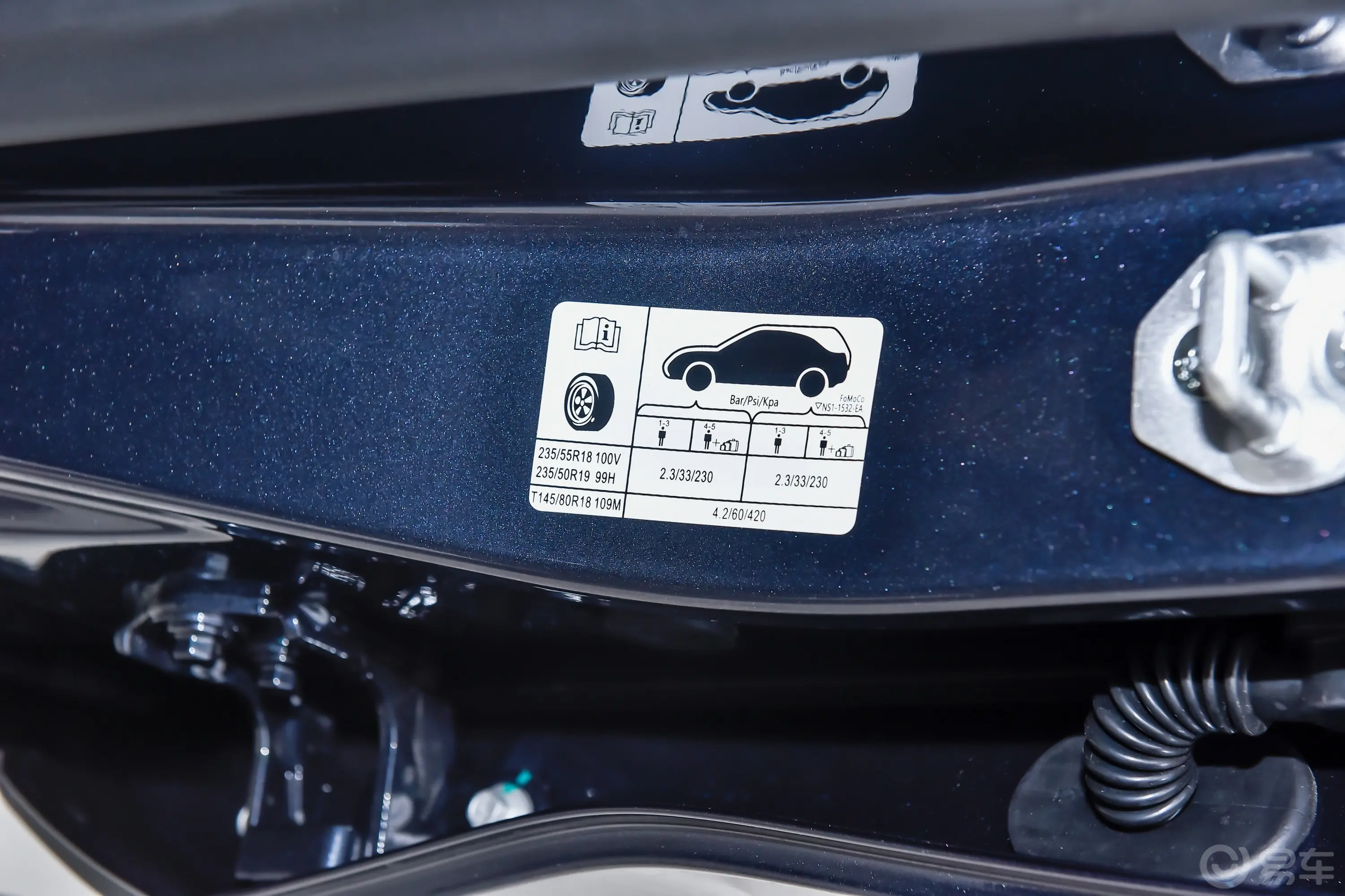 领睿EcoBoost 170 铂领型胎压信息铭牌