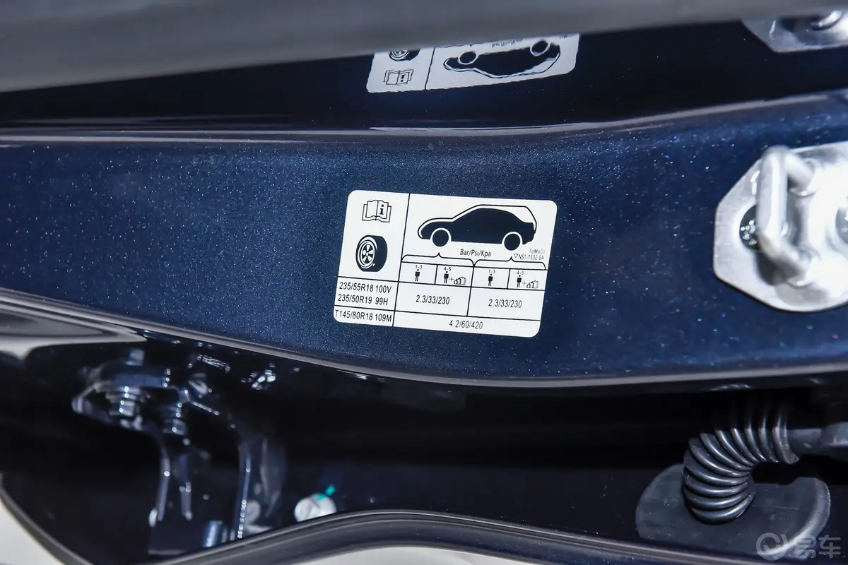 领睿EcoBoost 170 铂领型胎压信息铭牌