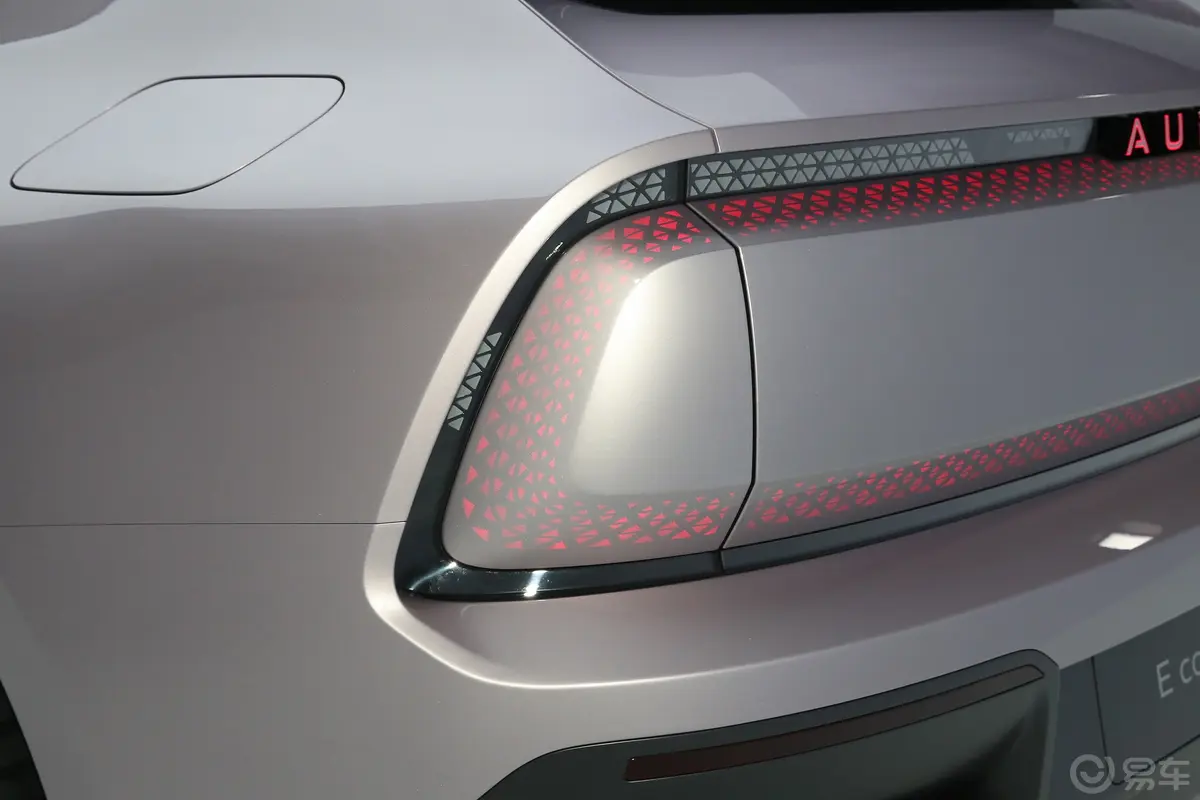 奥迪E5 Sportback标准版外观灯组