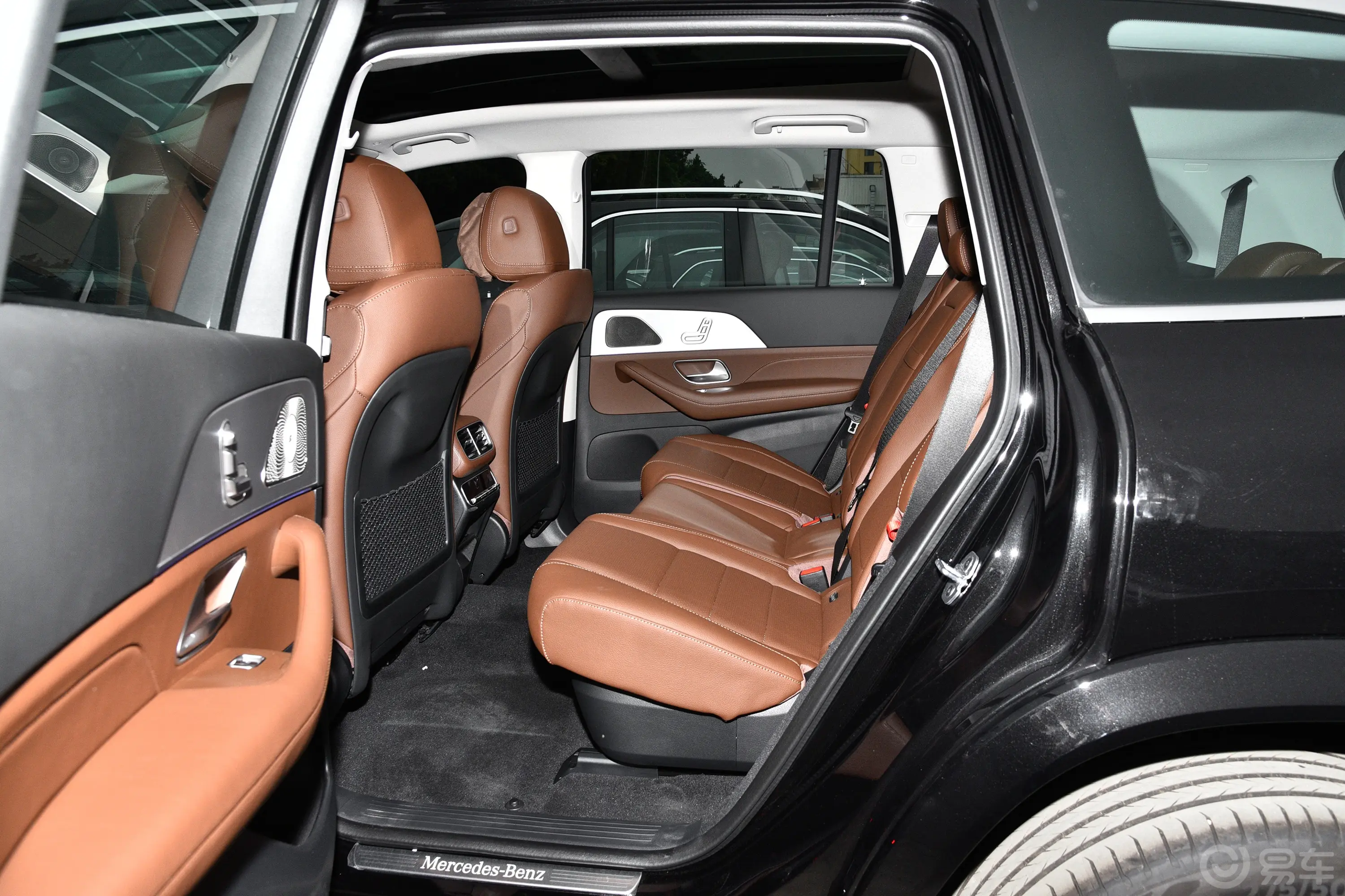 奔驰GLSGLS 450 4MATIC 动感型后排空间