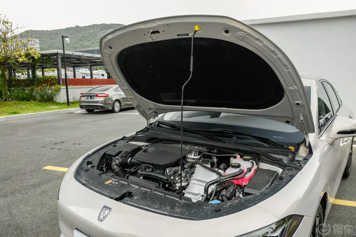 荣威D7插电混动 1.5L 125km 世界冠军旗舰版动力底盘
