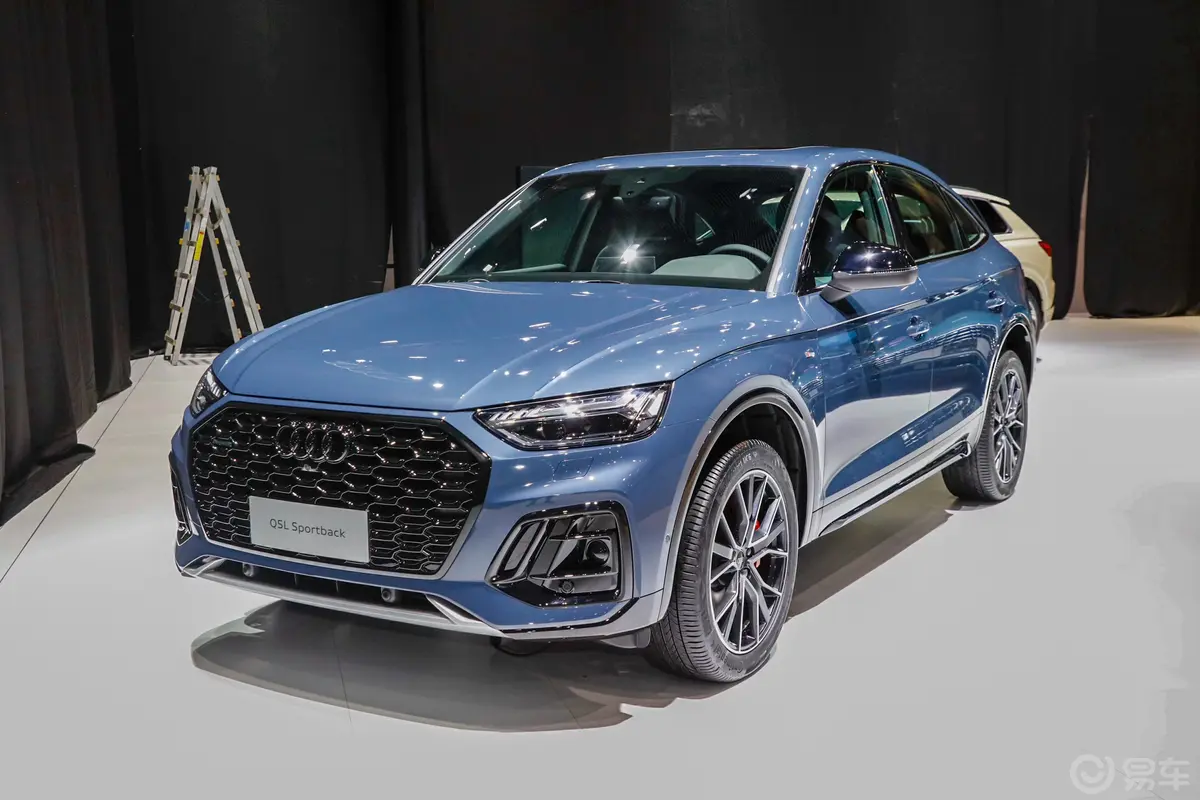 奥迪Q5L Sportback高配版外观