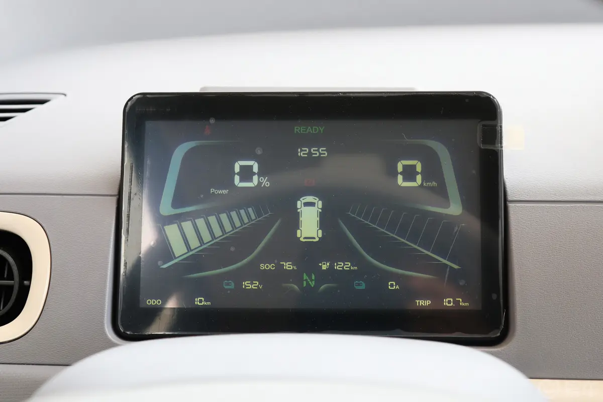 凌宝BOX140km 青柠版仪表盘