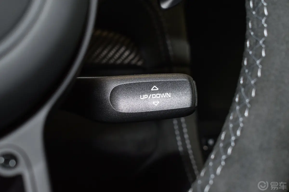 保时捷718Spyder RS 4.0L主驾驶位
