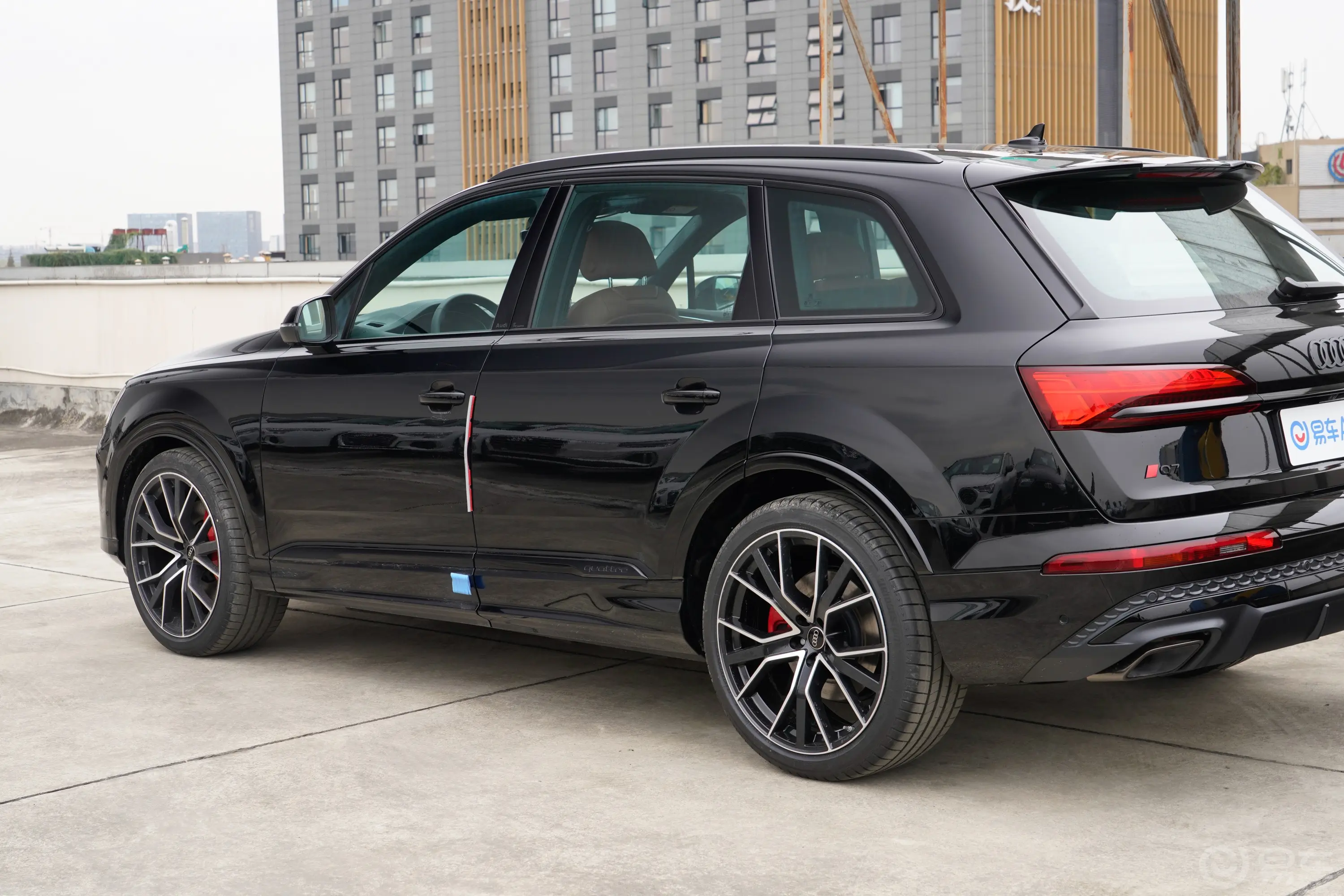 奥迪Q755 TFSI quattro S line冰雪运动型 7座外观细节