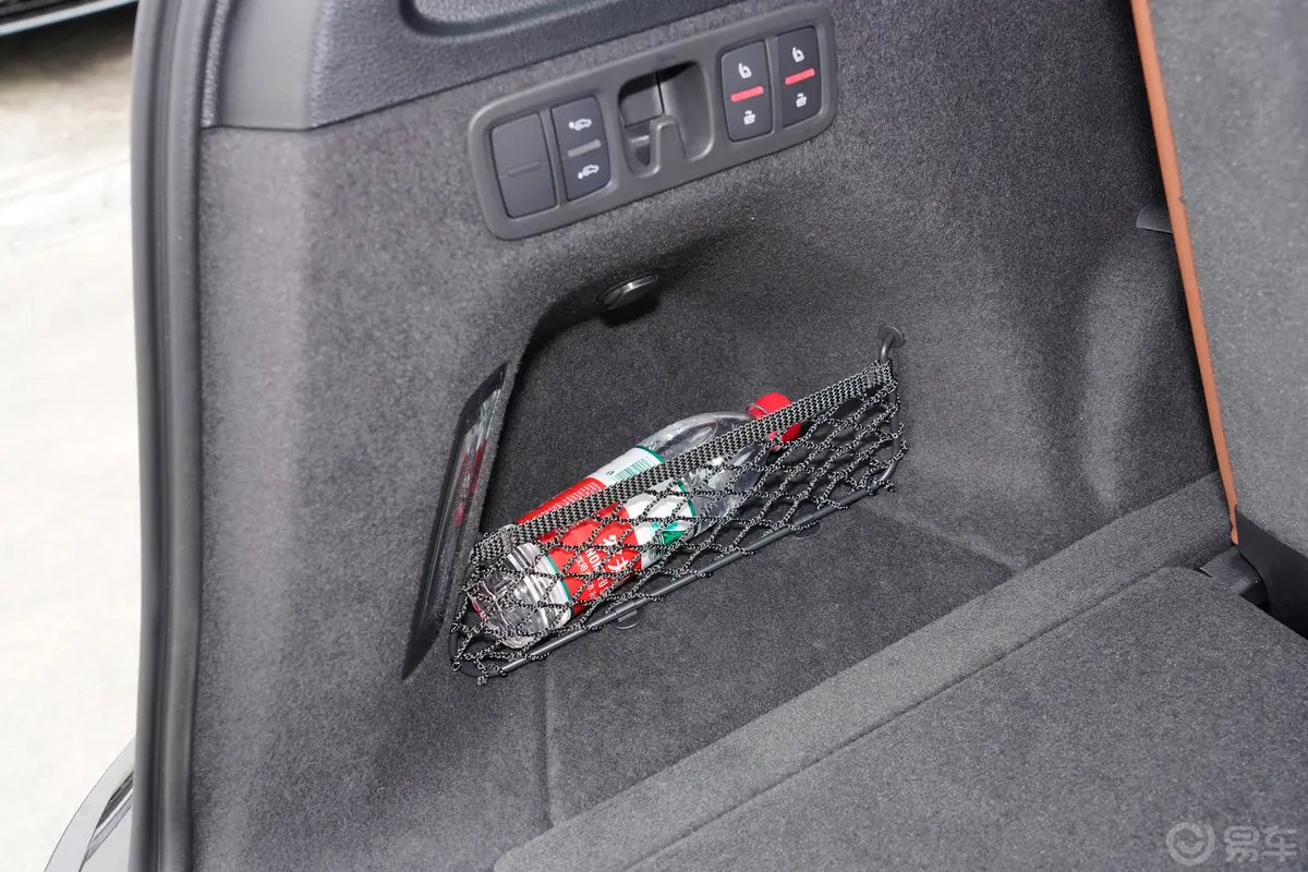 奥迪Q755 TFSI quattro S line冰雪运动型 7座后备厢