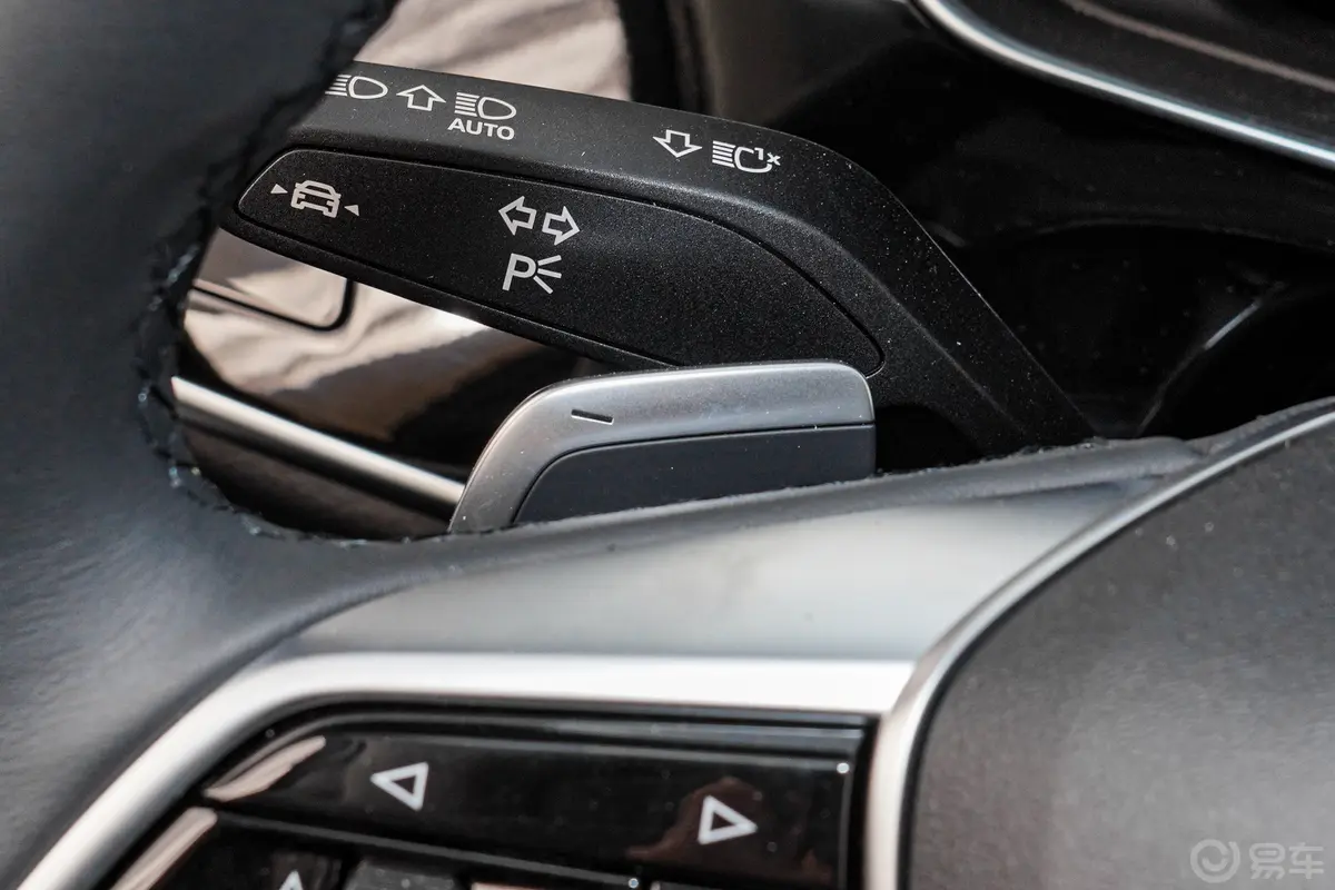 奥迪A8A8L 45 TFSI quattro 豪华型主驾驶位