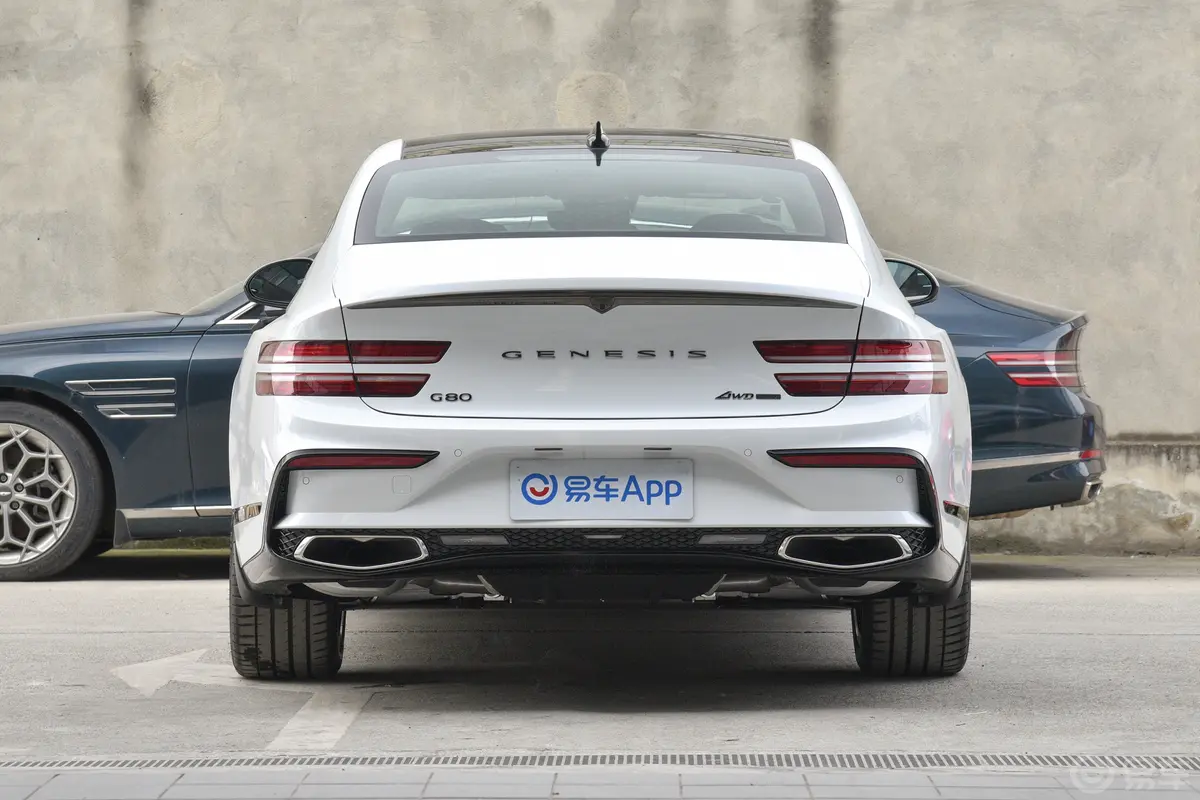 捷尼赛思G802.5T 四驱豪华版正后水平