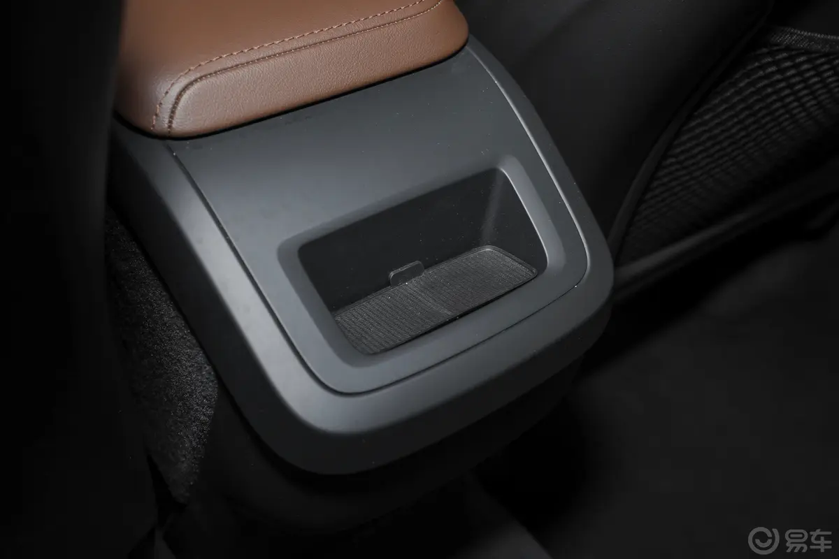 沃尔沃XC60B5 四驱智远豪华版后排功能