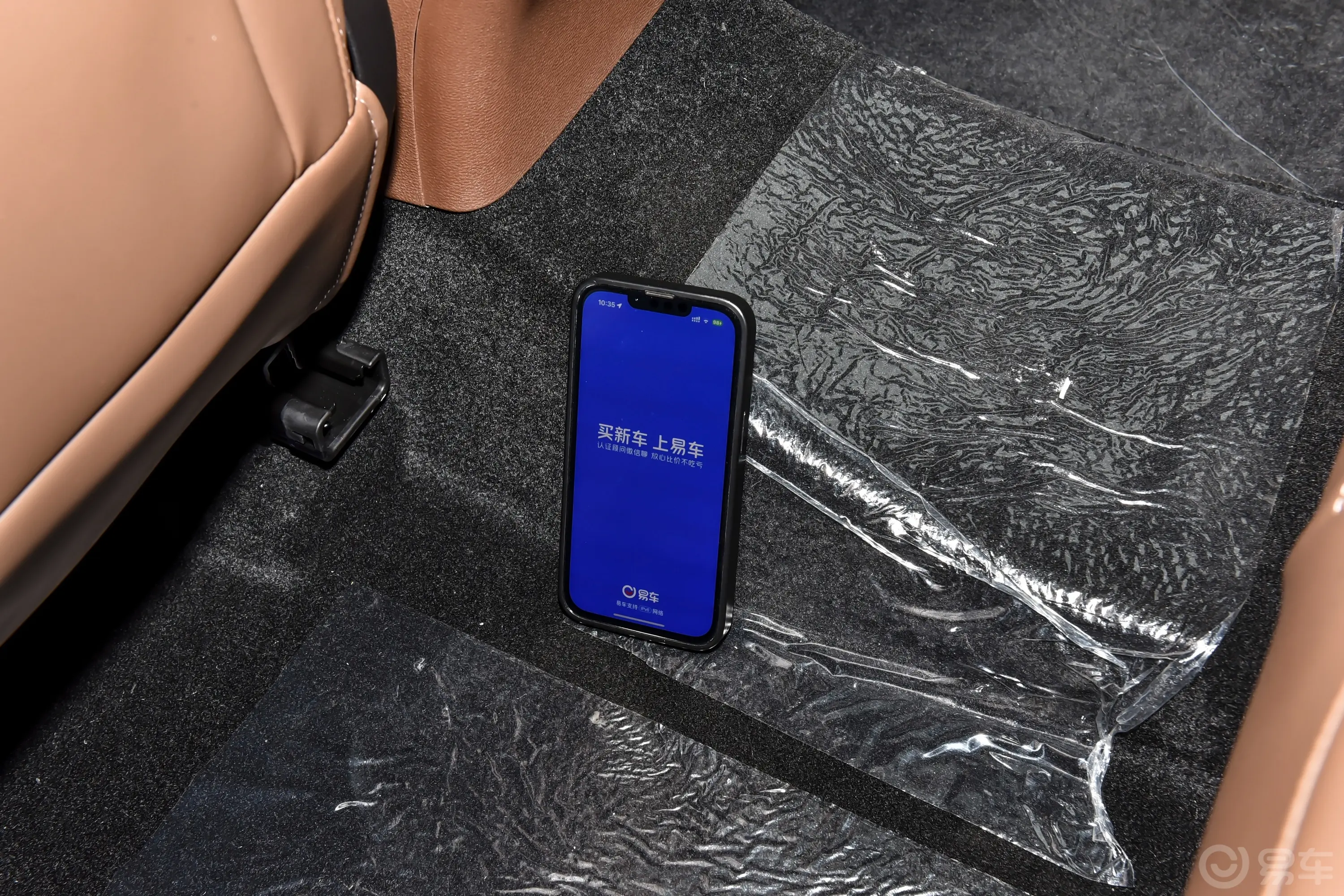 艾瑞泽8高能版 2.0T 自动御+后排地板中间位置
