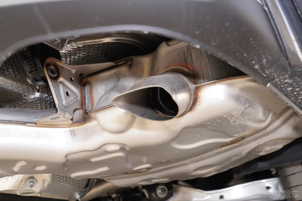 奥迪A6L45 TFSI quattro 臻选动感型动力底盘
