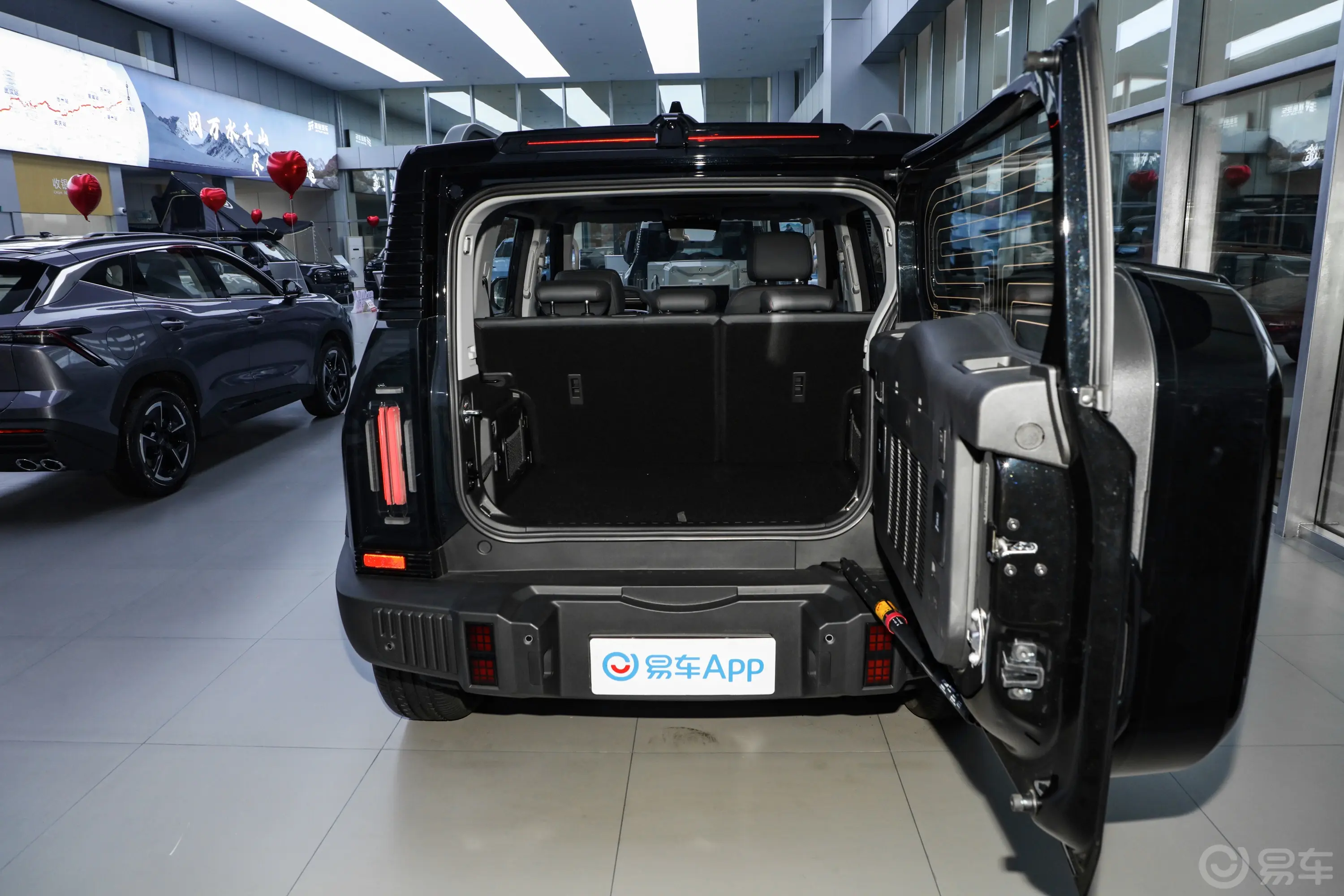 捷途旅行者娱乐版 2.0T 双离合四驱穿越PRO 5座后备厢