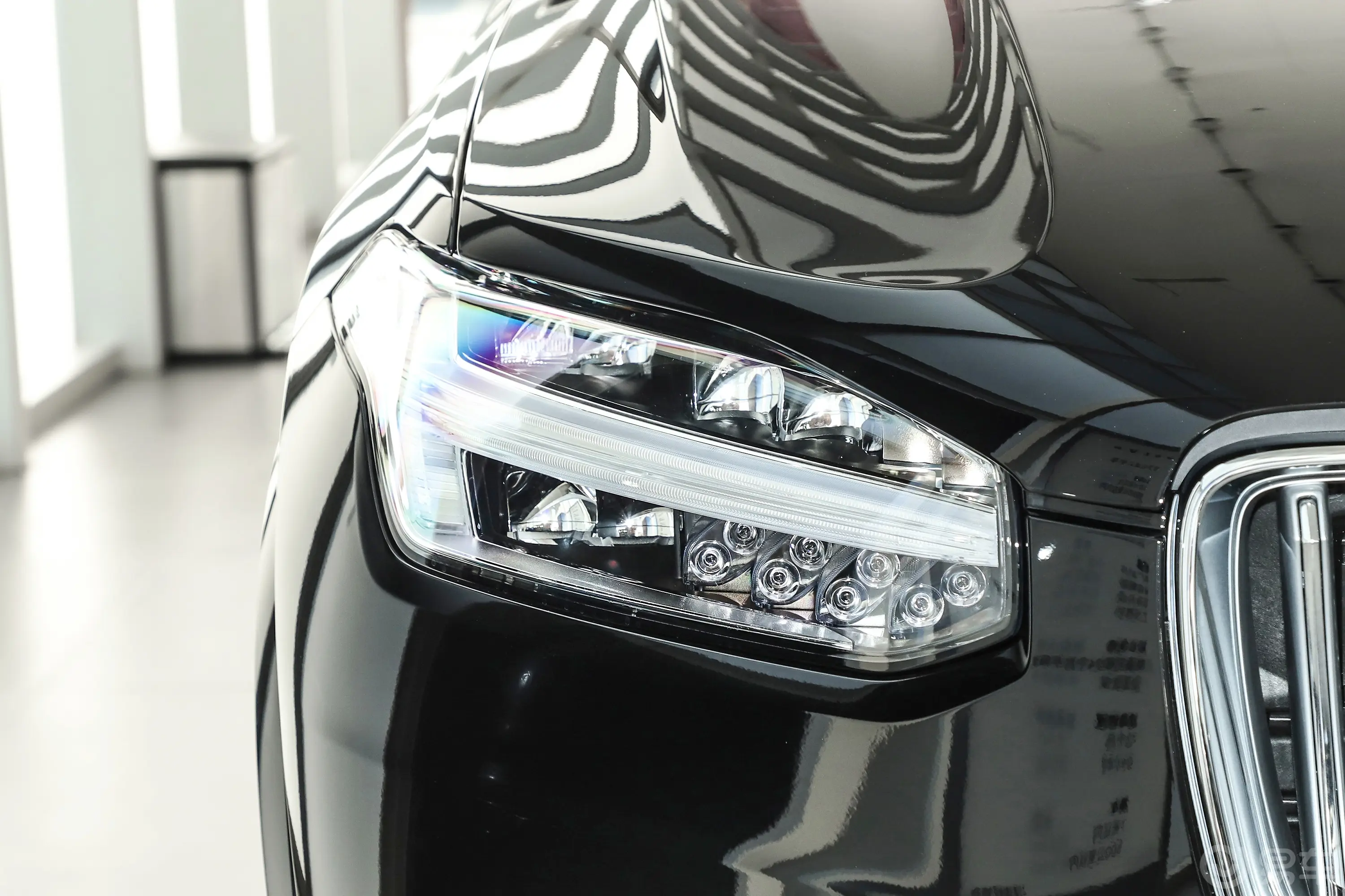 沃尔沃XC90B6 智雅豪华版 7座外观灯组