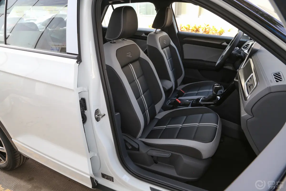 探歌300TSI 星光版副驾驶座椅