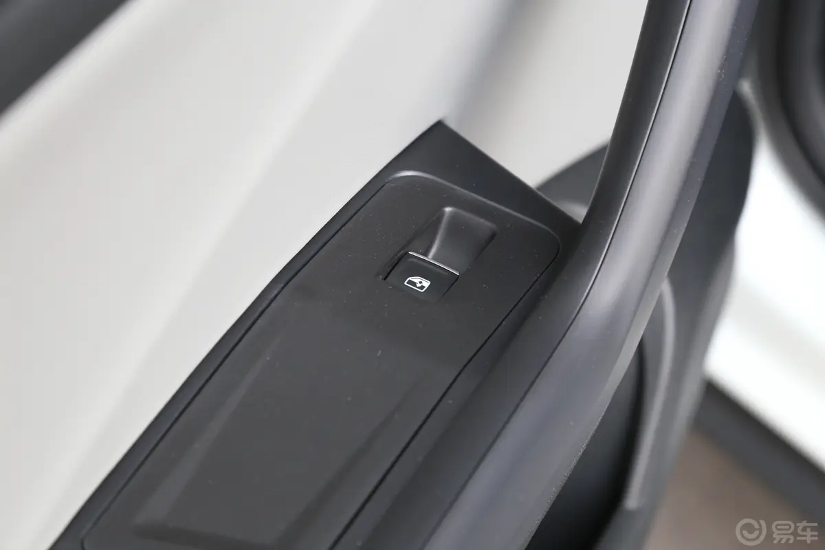 探歌300TSI 星光版后车窗调节