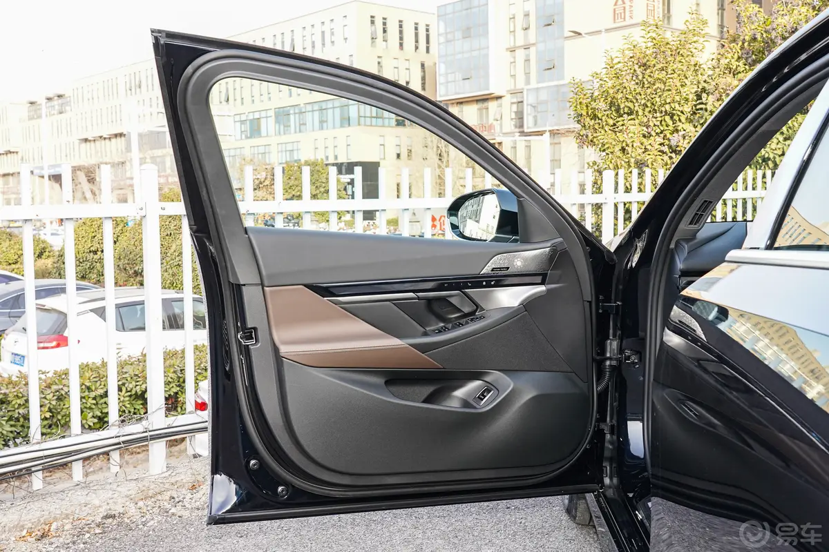 宝马5系530Li 领先型 M运动套装驾驶员侧前车门