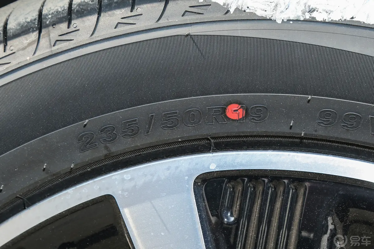 风云T81.5T 130km 豪华版 5座前轮胎尺寸