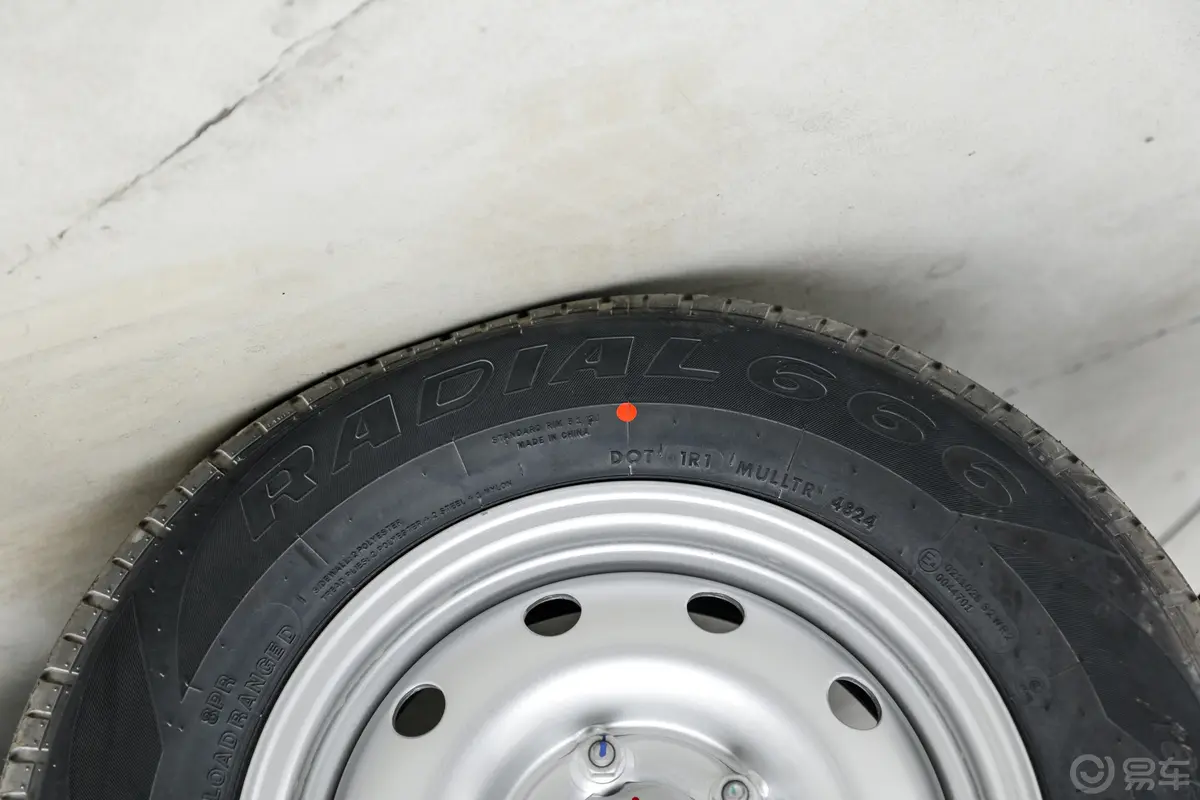 睿行EM80客运版 300km 背掀门舒适型 6座前轮胎系列