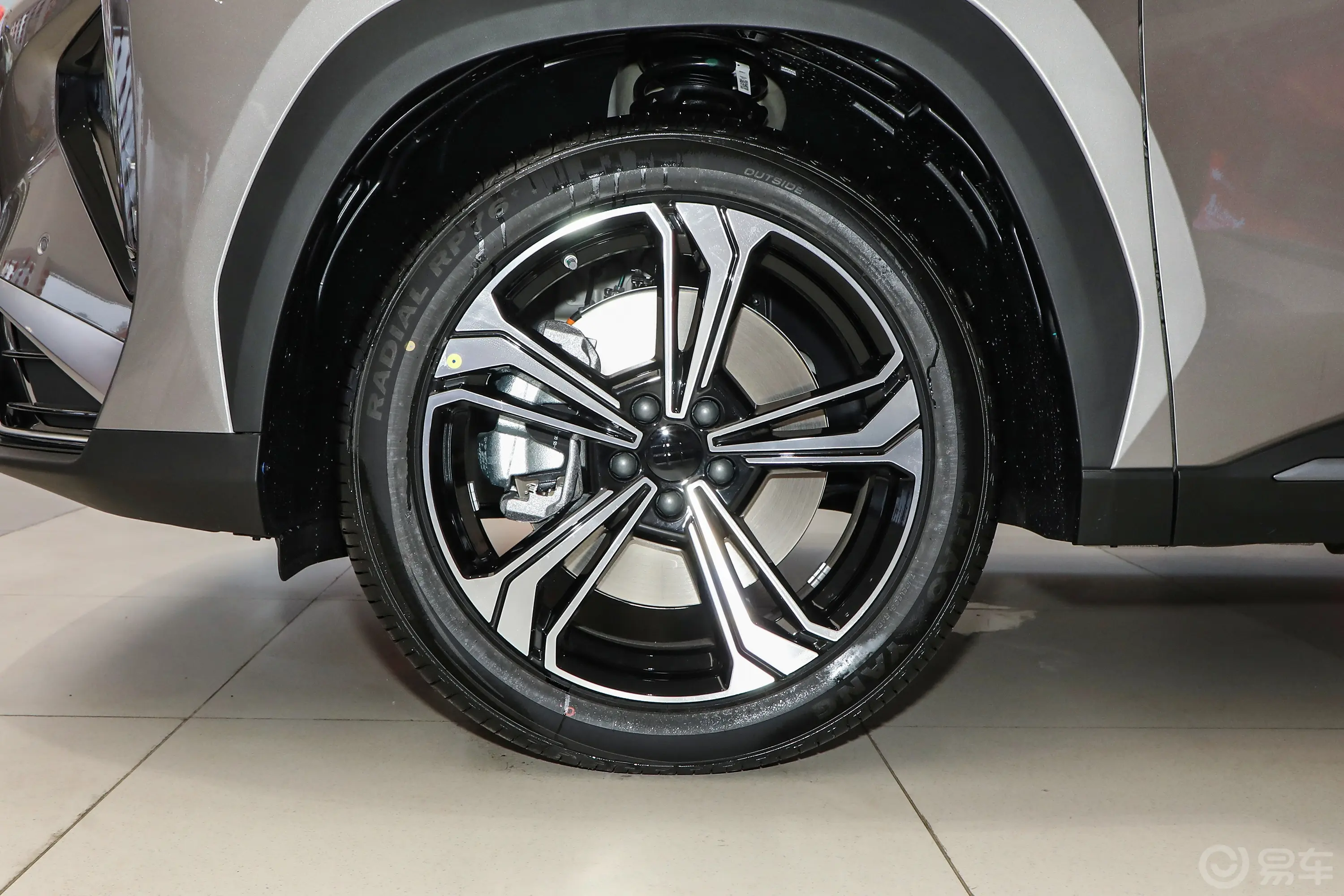 银河L7EM-i 1.5L 115km 探索＋版前轮毂造型