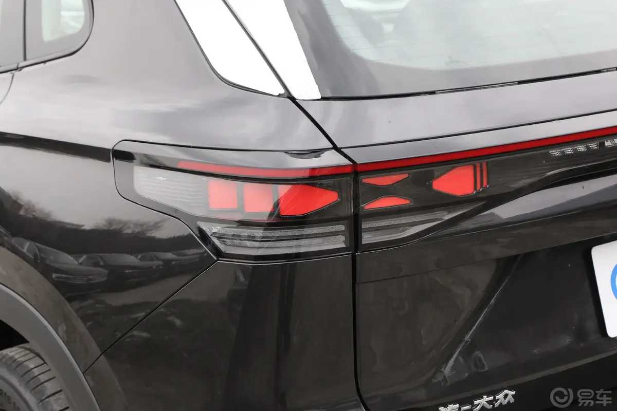 探岳探岳L 330TSI 两驱精英版尾灯侧45度俯拍