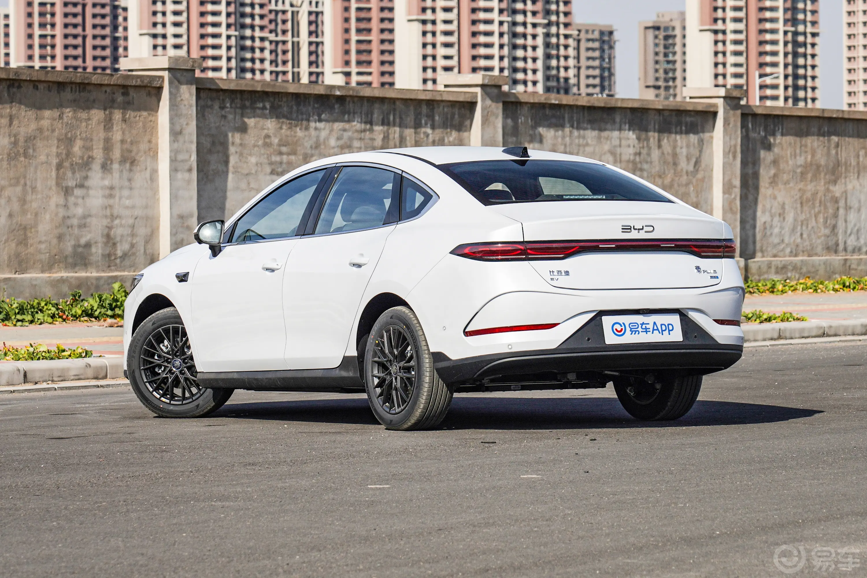 秦PLUS新能源EV 智驾版 510km 领先型侧后45度车头向左水平