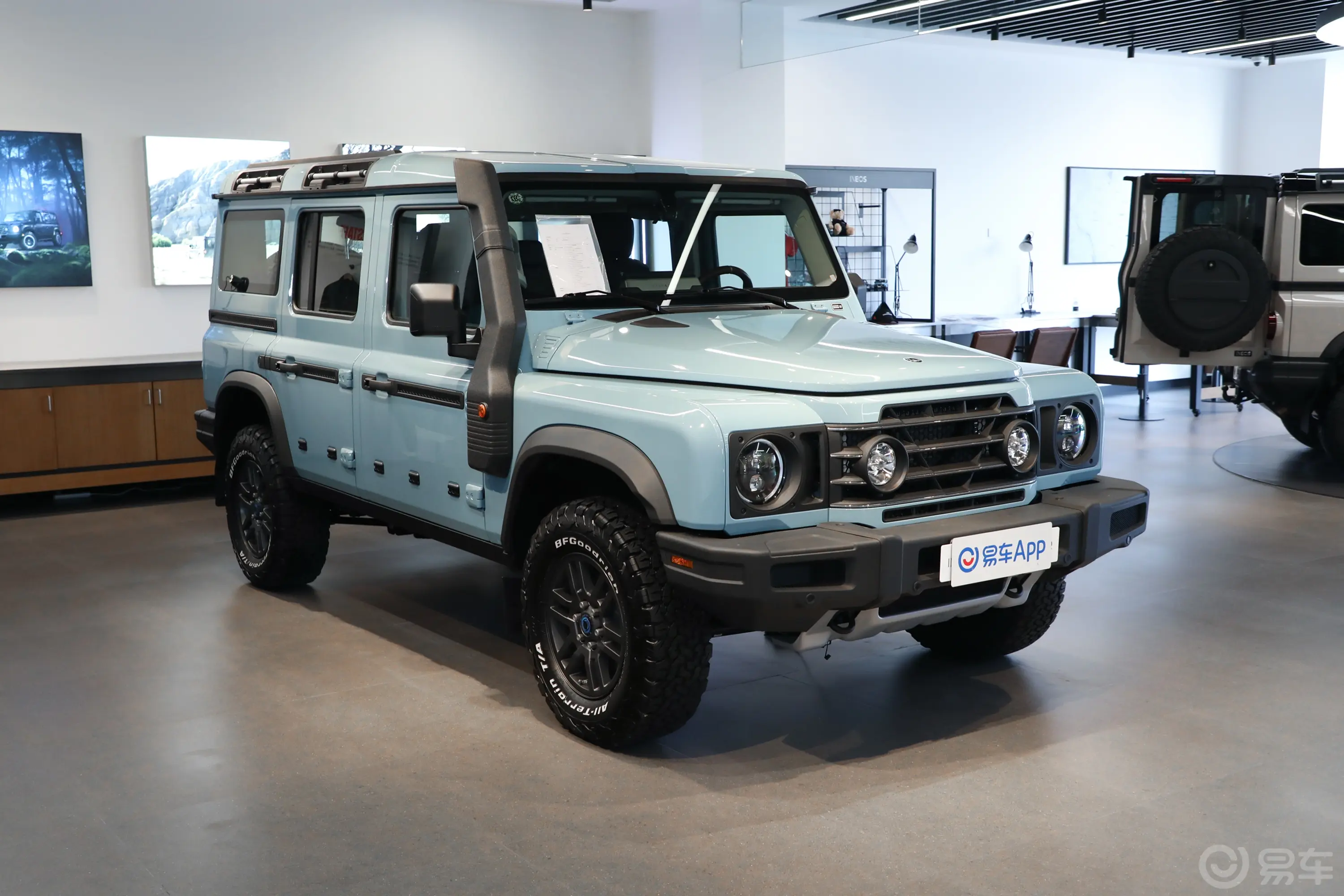 掷弹兵旅行车 3.0T Trialmaster版 5座侧前45度车头向右水平