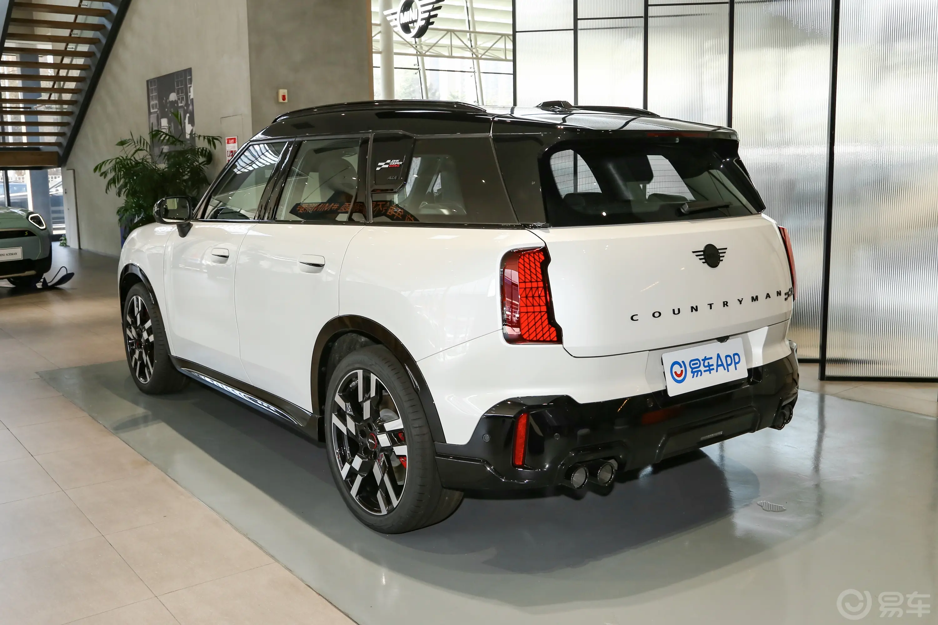 MINI JCW COUNTRYMAN2.0T JOHN COOPER WORKS侧后45度车头向左水平