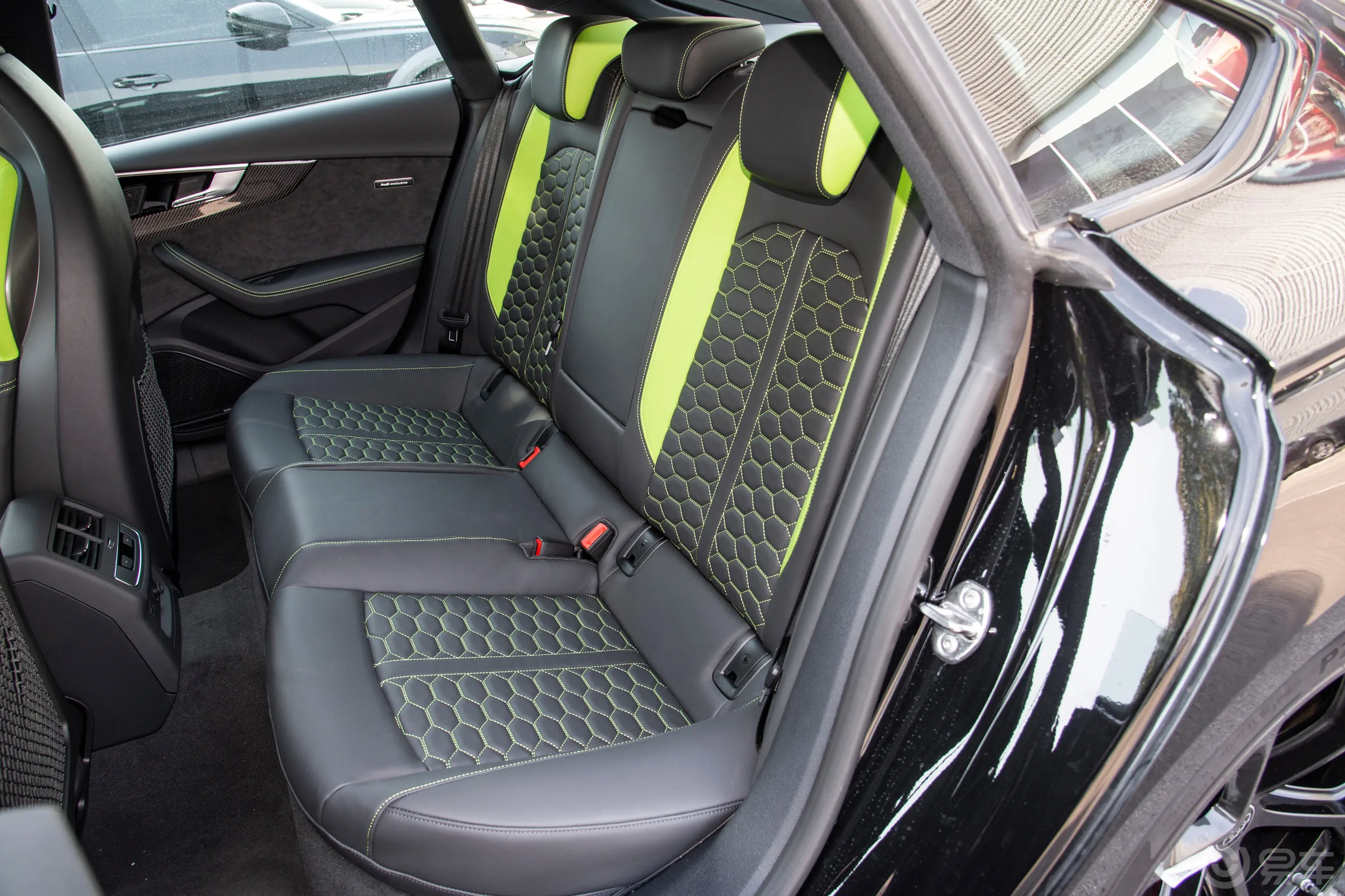 奥迪RS 52.9T Sportback 燃擎版后排座椅