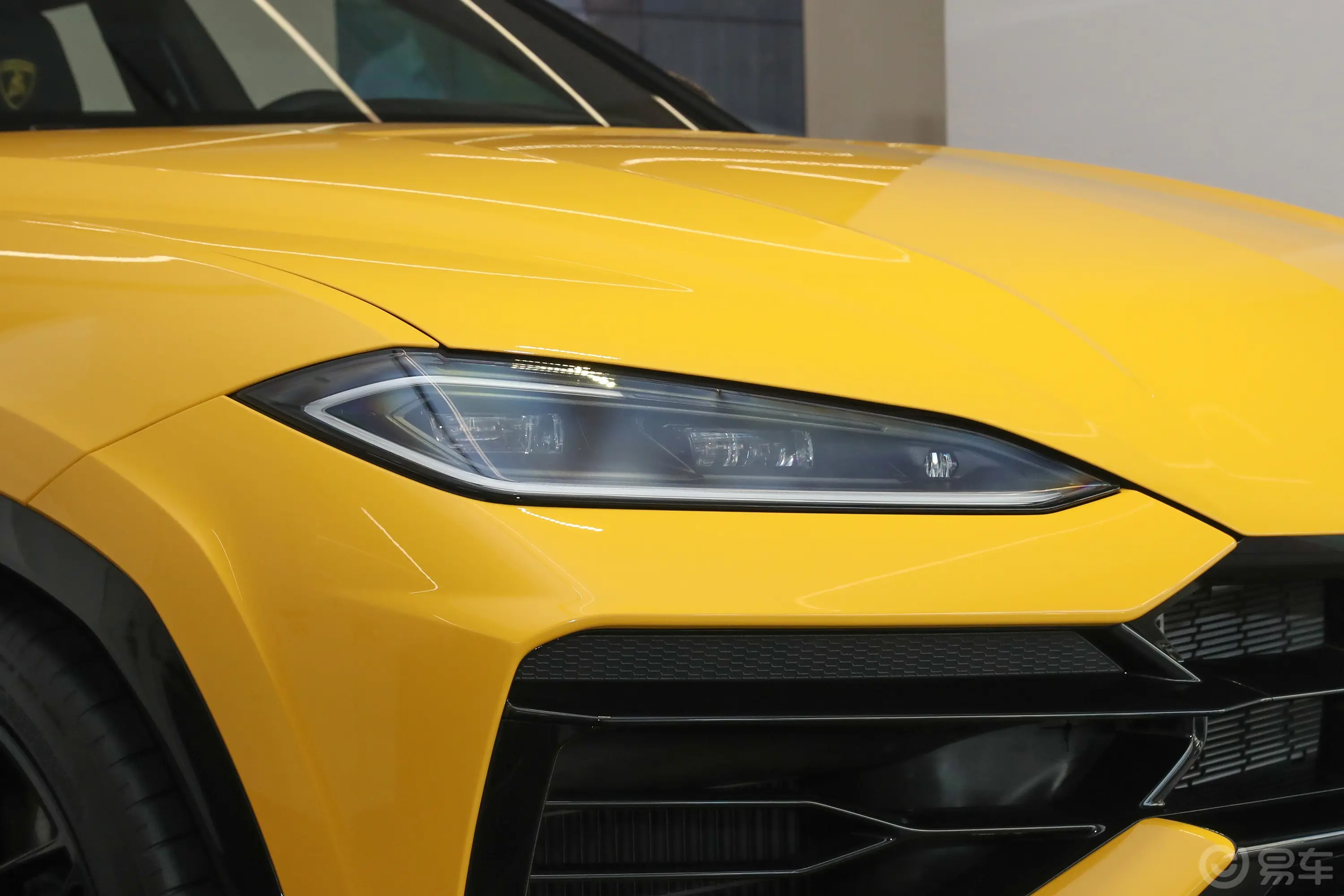 Urus SE4.0T 60km 标准版外观灯组